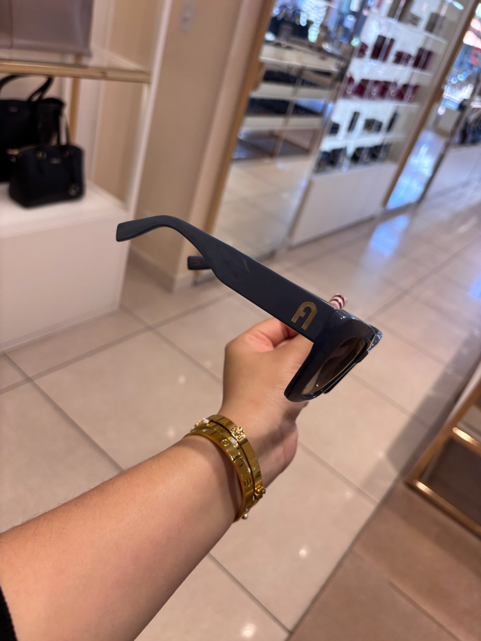 【預購】FURLA H040466 漸層方形太陽眼鏡