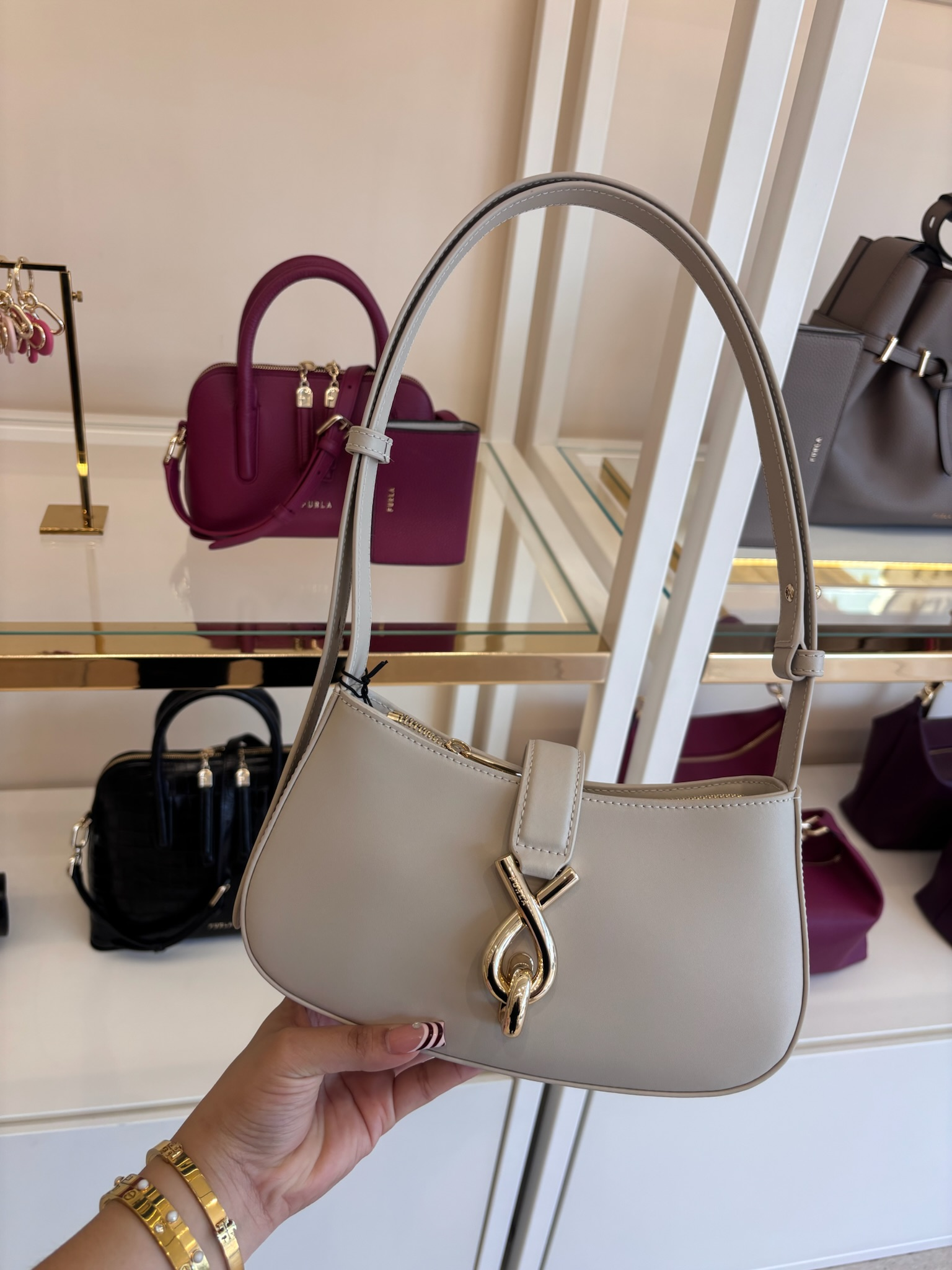 【預購】FURLA H040470 平滑牛皮交織金屬扣腋下單肩包