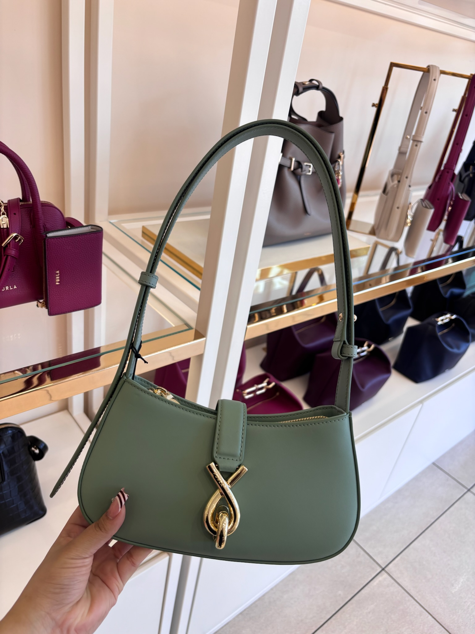 【預購】FURLA H040470 平滑牛皮交織金屬扣腋下單肩包