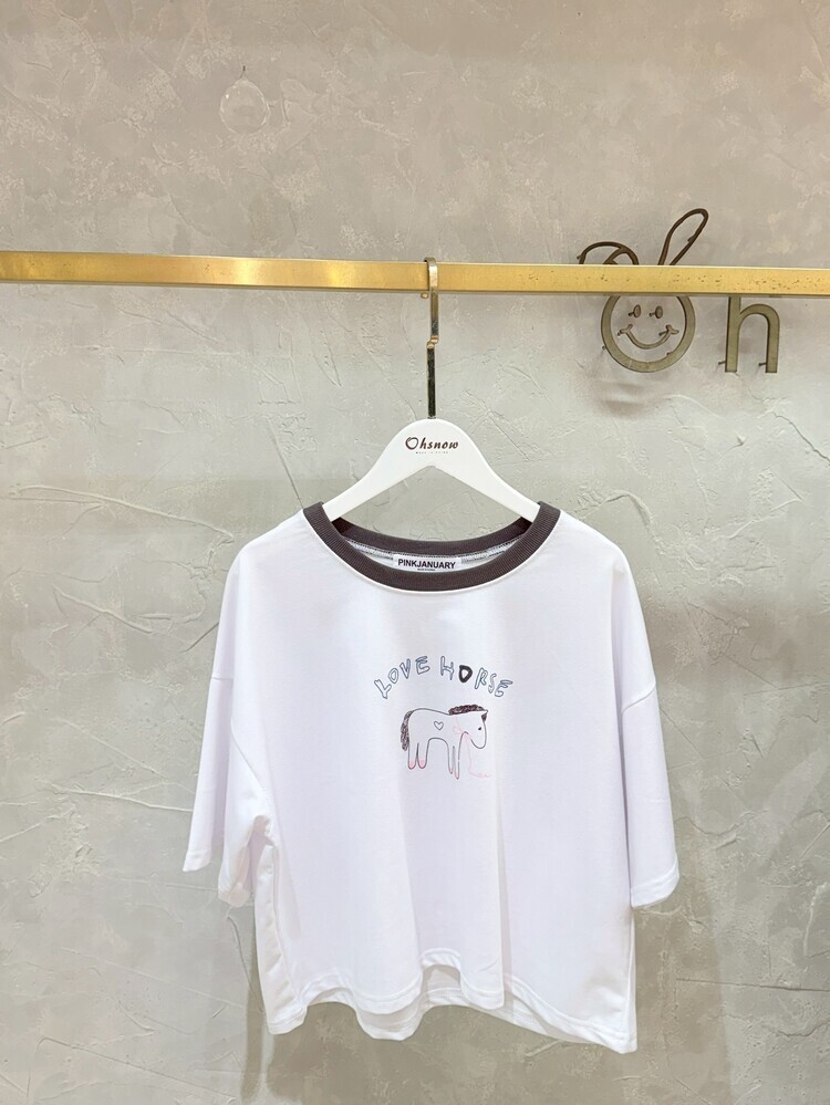 『白色』手繪風線條愛心小馬撞色領上衣