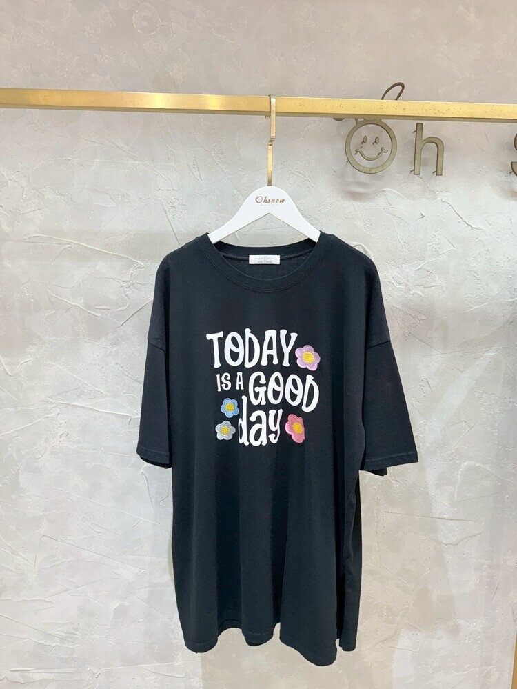 刺繡花朵英字上衣