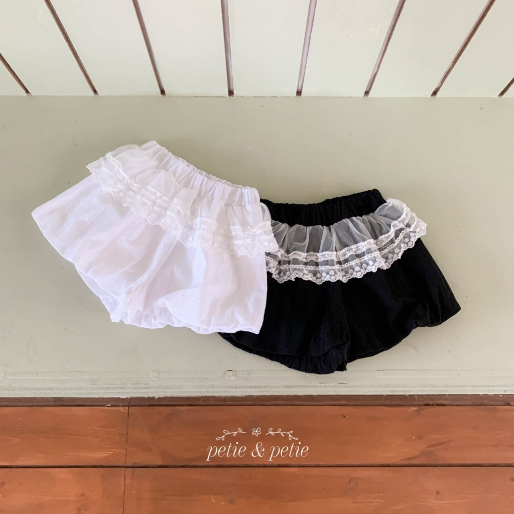 正韓夏Petitpetit 兩色奶油蕾絲短褲
