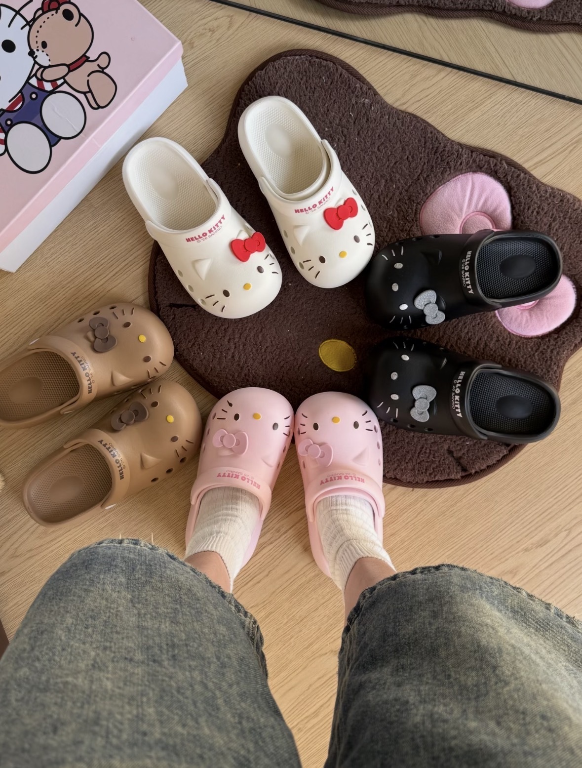 代購-正版授權｜Sanrio三麗鷗 ×Hello Kitty凱蒂貓 防滑 厚底 增高 透氣 洞洞鞋 包頭踩屎感 拖鞋