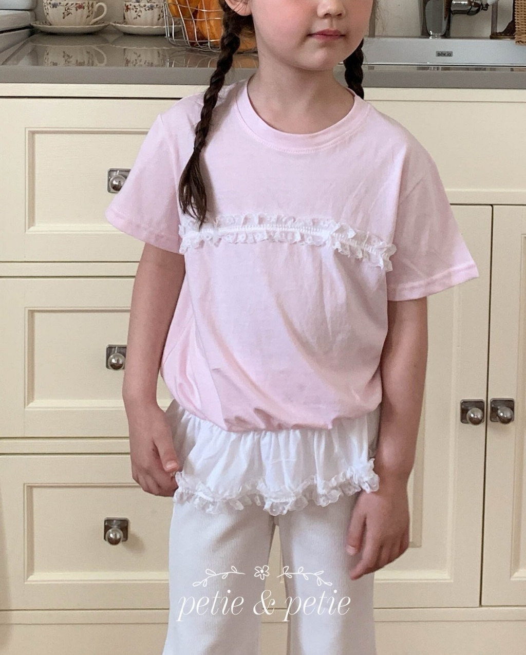 正韓夏Petitpetit 兩色蕾絲拼接上衣