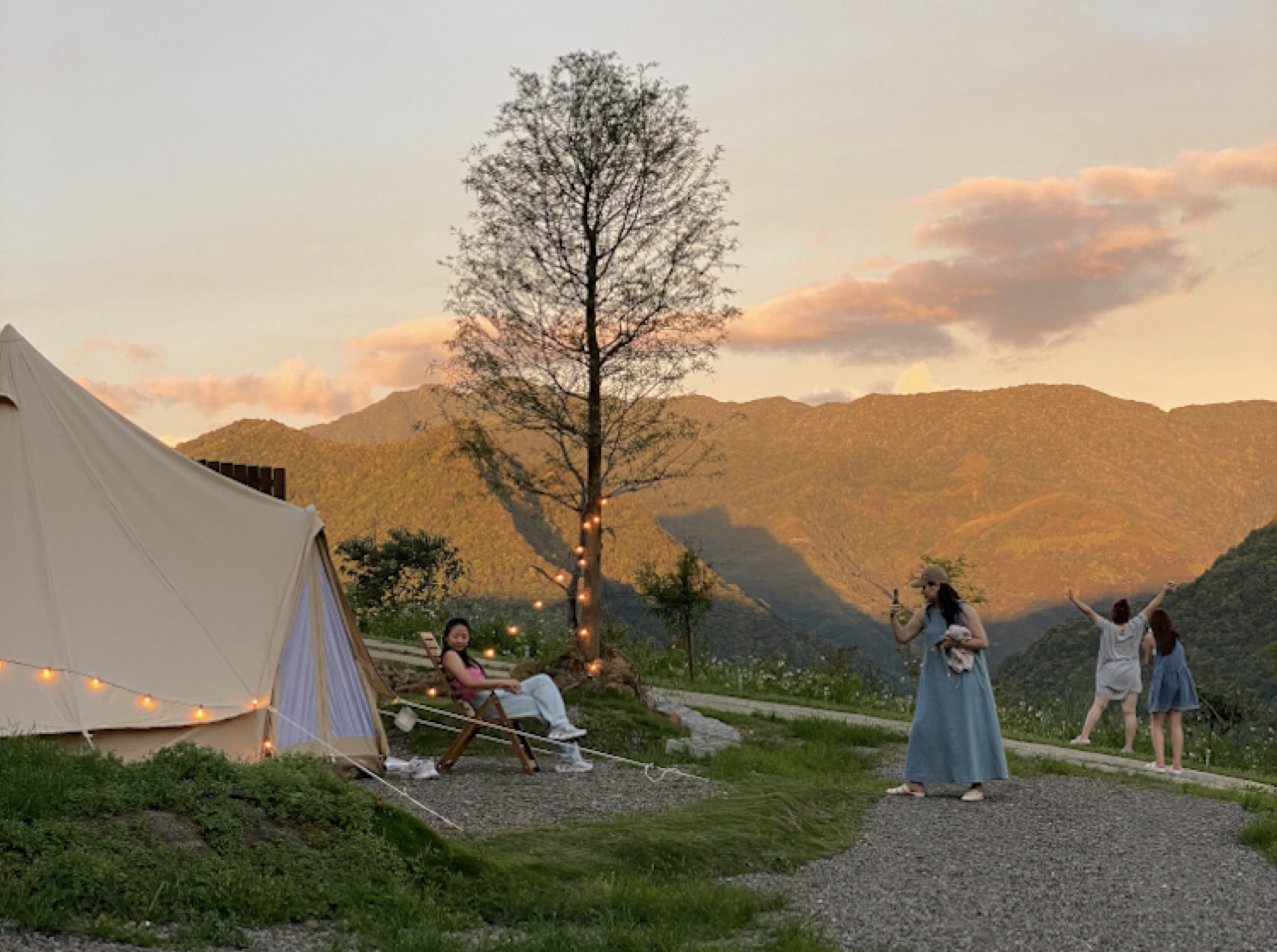 山林夕陽 BASECAMP