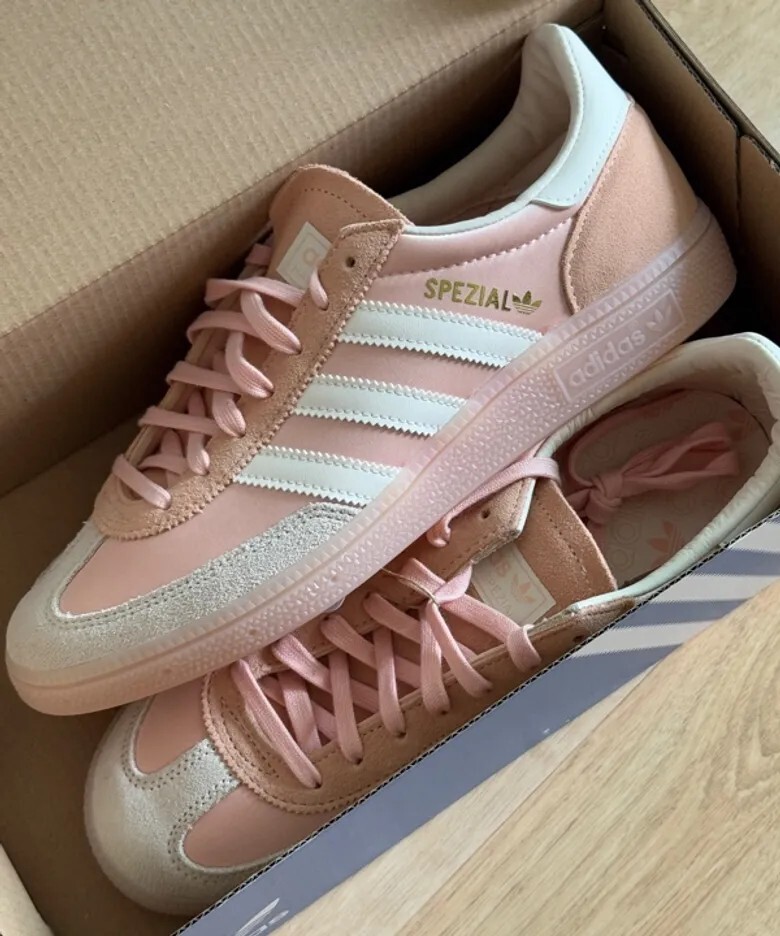 【OWN】Adidas HANDBALL SPEZIAL W 休閒 麂皮 燈芯絨 絲綢 緞面 女鞋 德訓鞋 手球鞋 粉色 JQ3686