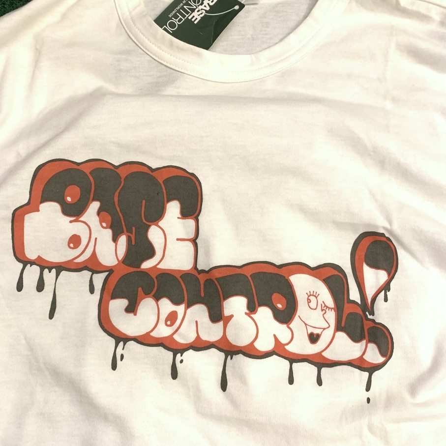 BASE CONTROL PRINTS LOGO TEE  ((S+)) *新品 (未使用) - WHITE SIZE S IN STOCK NOW (現貨發售中)
