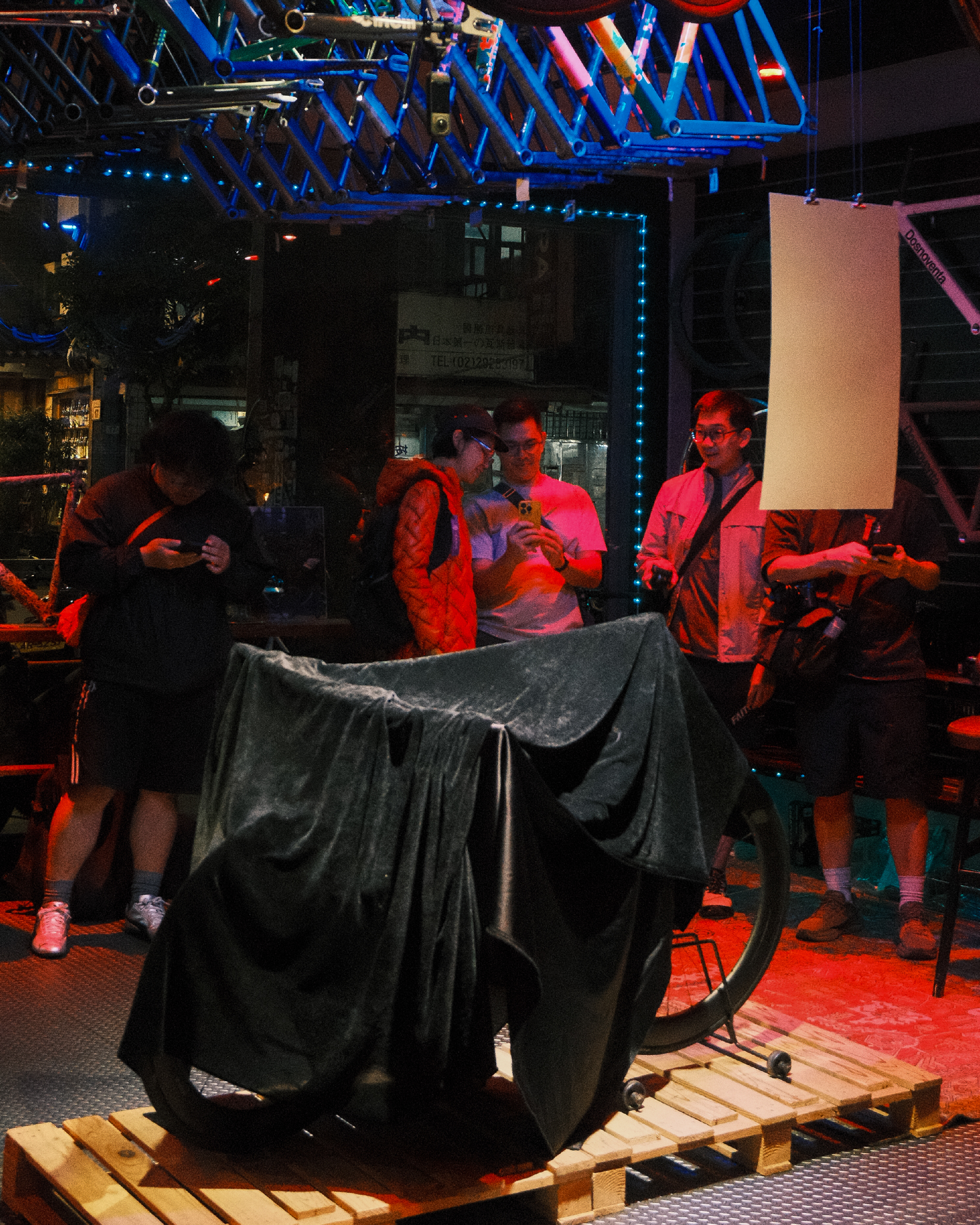 Reveal secondary image 01