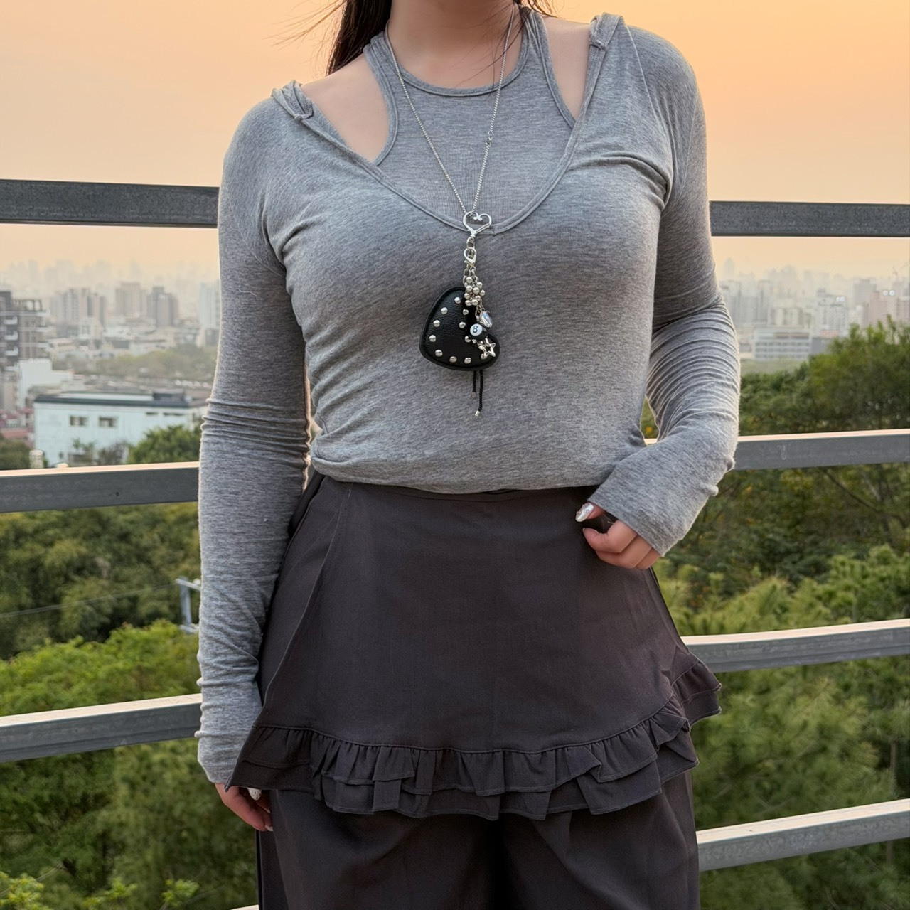 A2 率性挖肩 假兩件上衣