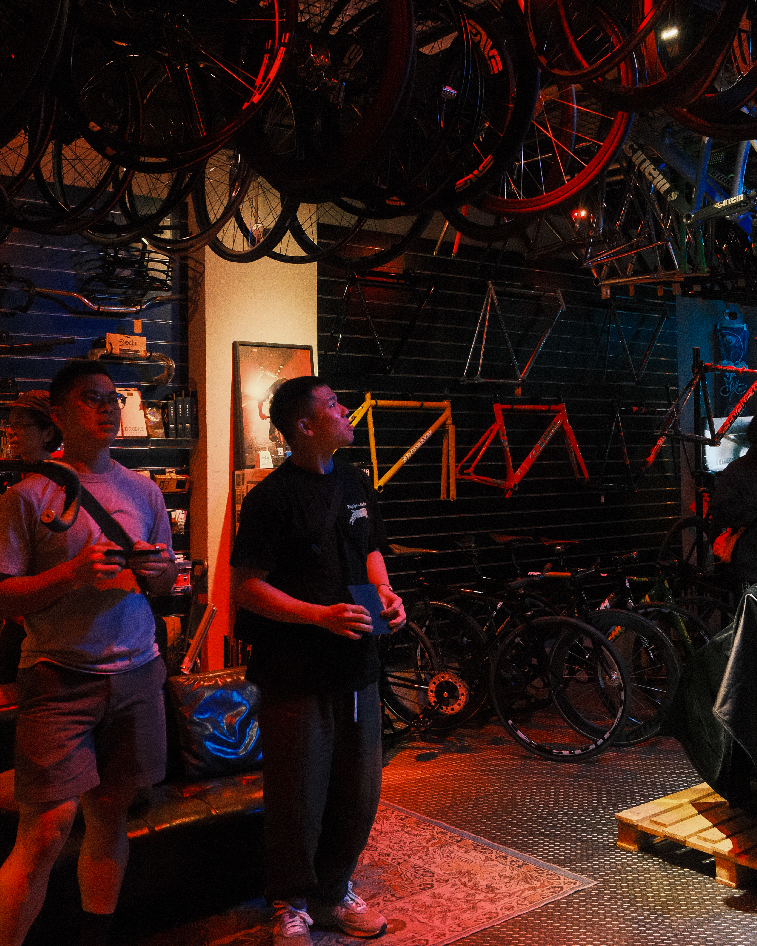 Reveal secondary image 02