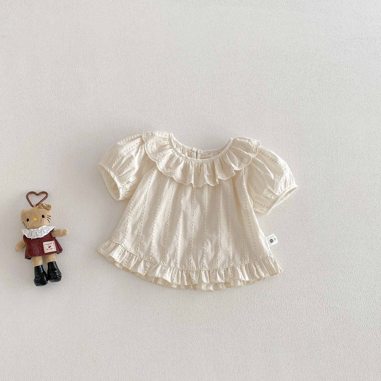 花邊領泡泡袖上衣