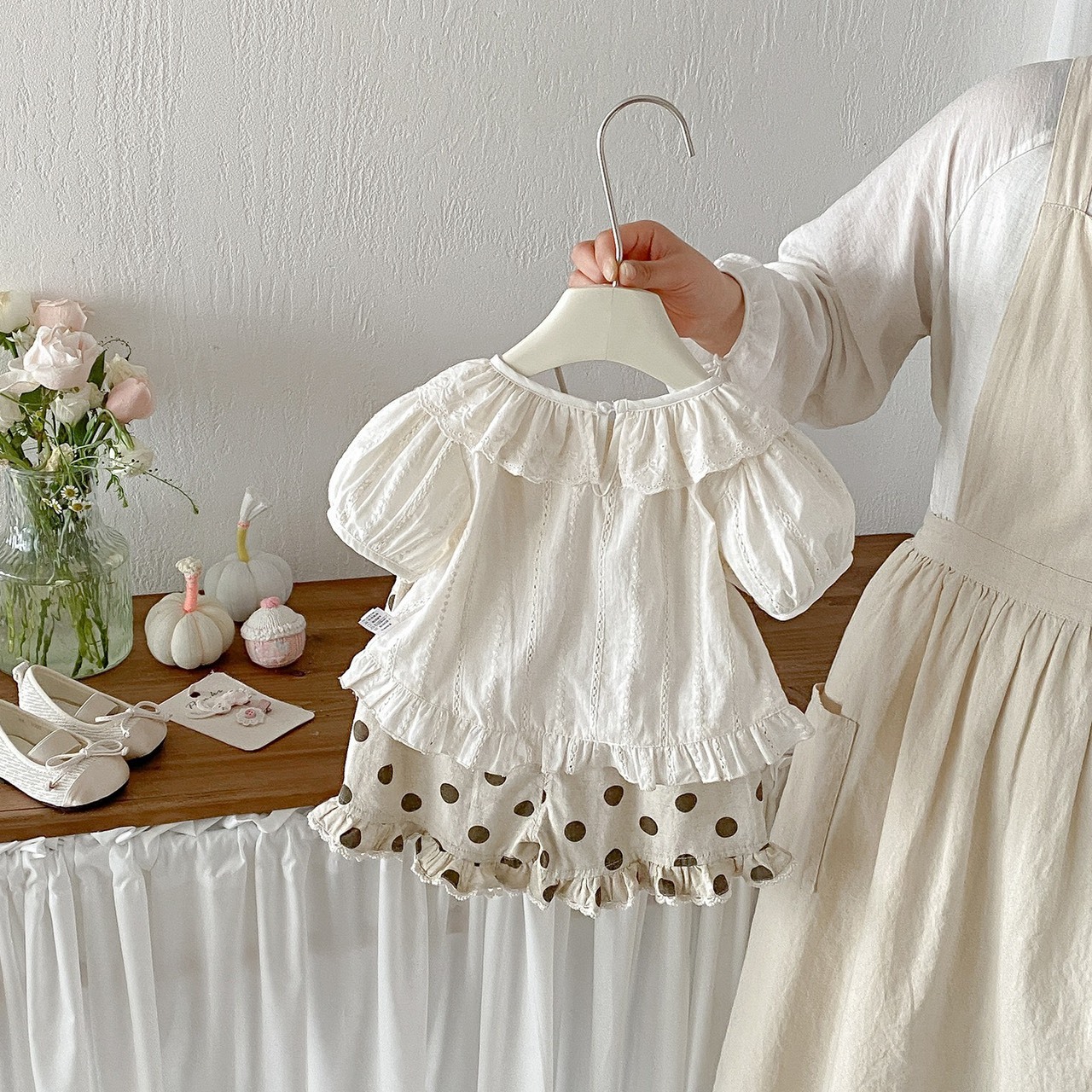 花邊領泡泡袖上衣