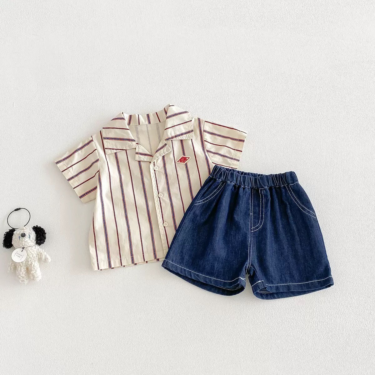 白車線牛仔短褲