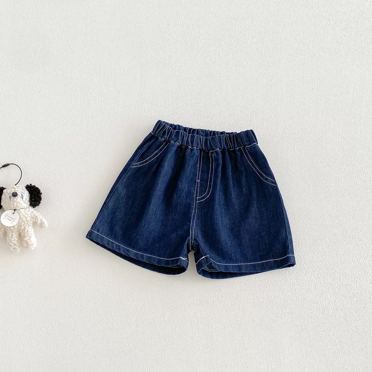 白車線牛仔短褲