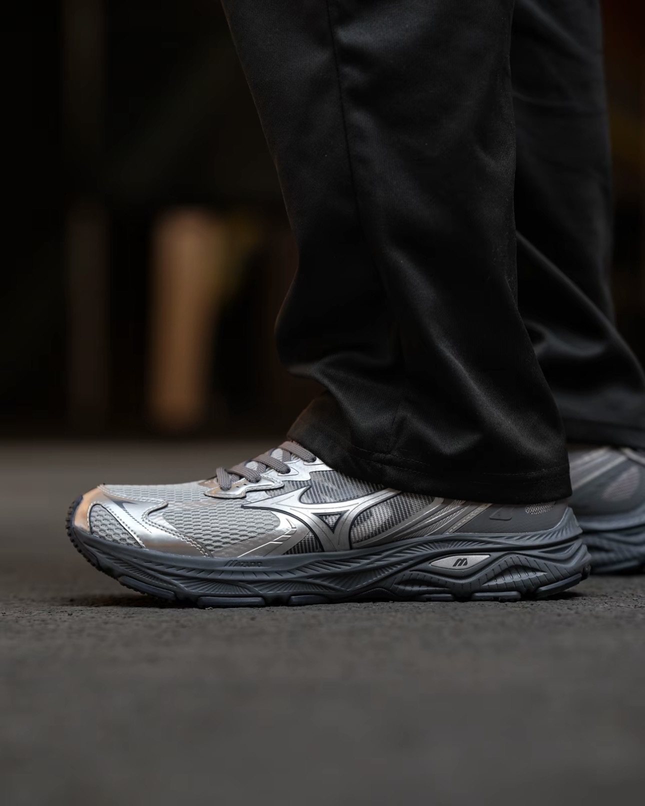 #代購 Mizuno Racer V2 Grey 復古 金屬灰銀 慢跑鞋 男女鞋 D1GH250613