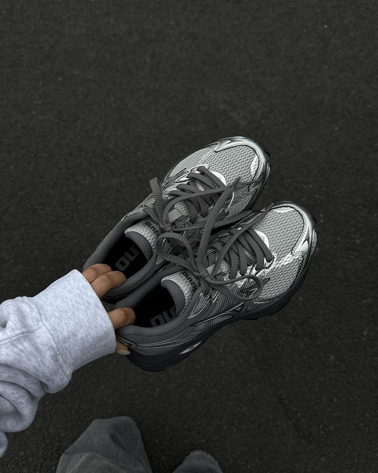 #代購 Mizuno Racer V2 Grey 復古 金屬灰銀 慢跑鞋 男女鞋 D1GH250613