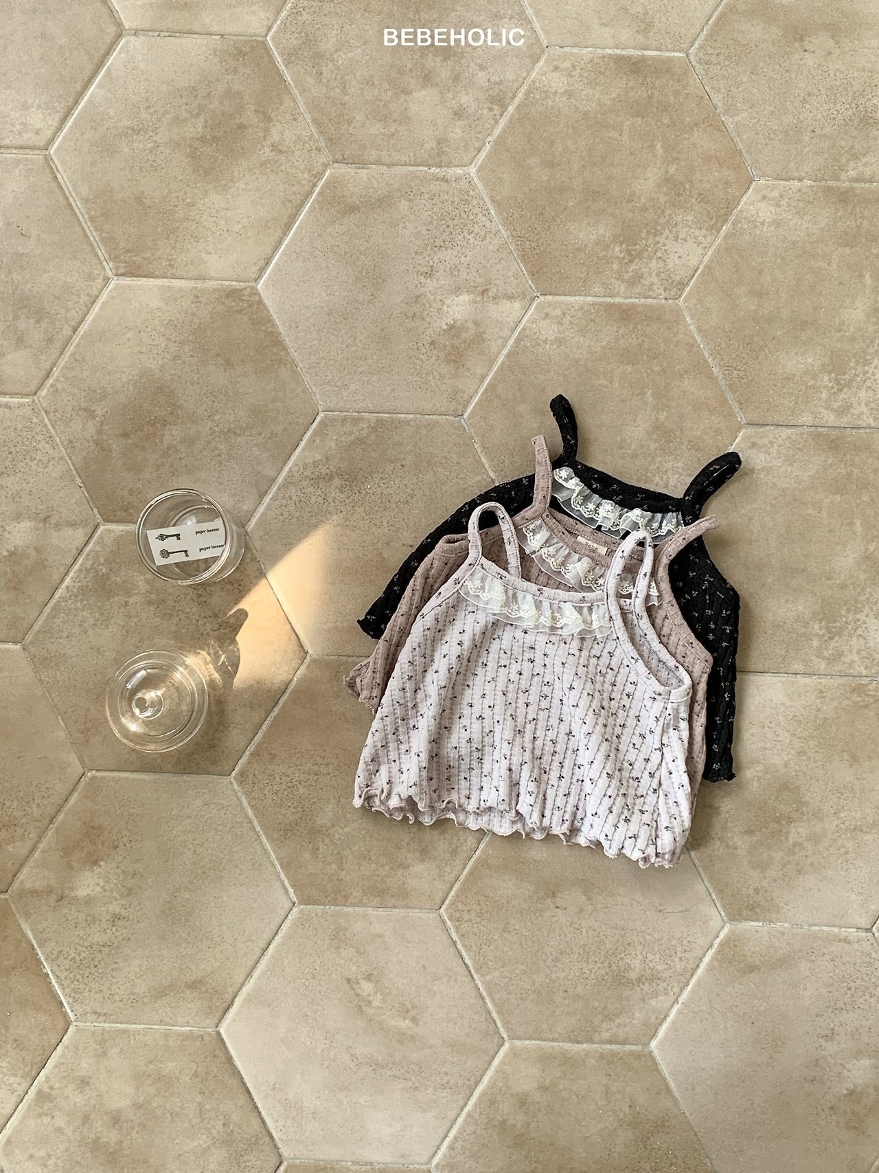 Bebe Holic Relief Frill Sleeveless Top