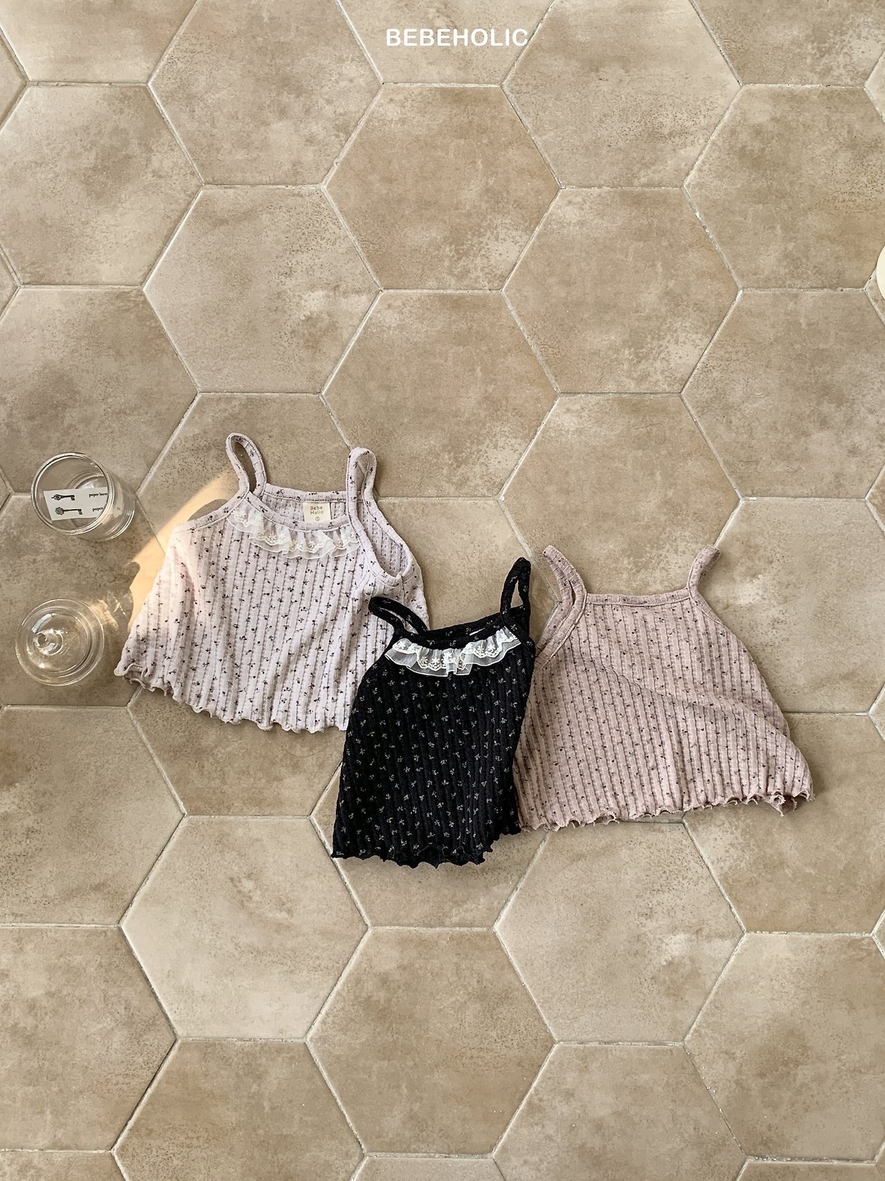 Bebe Holic Relief Frill Sleeveless Top