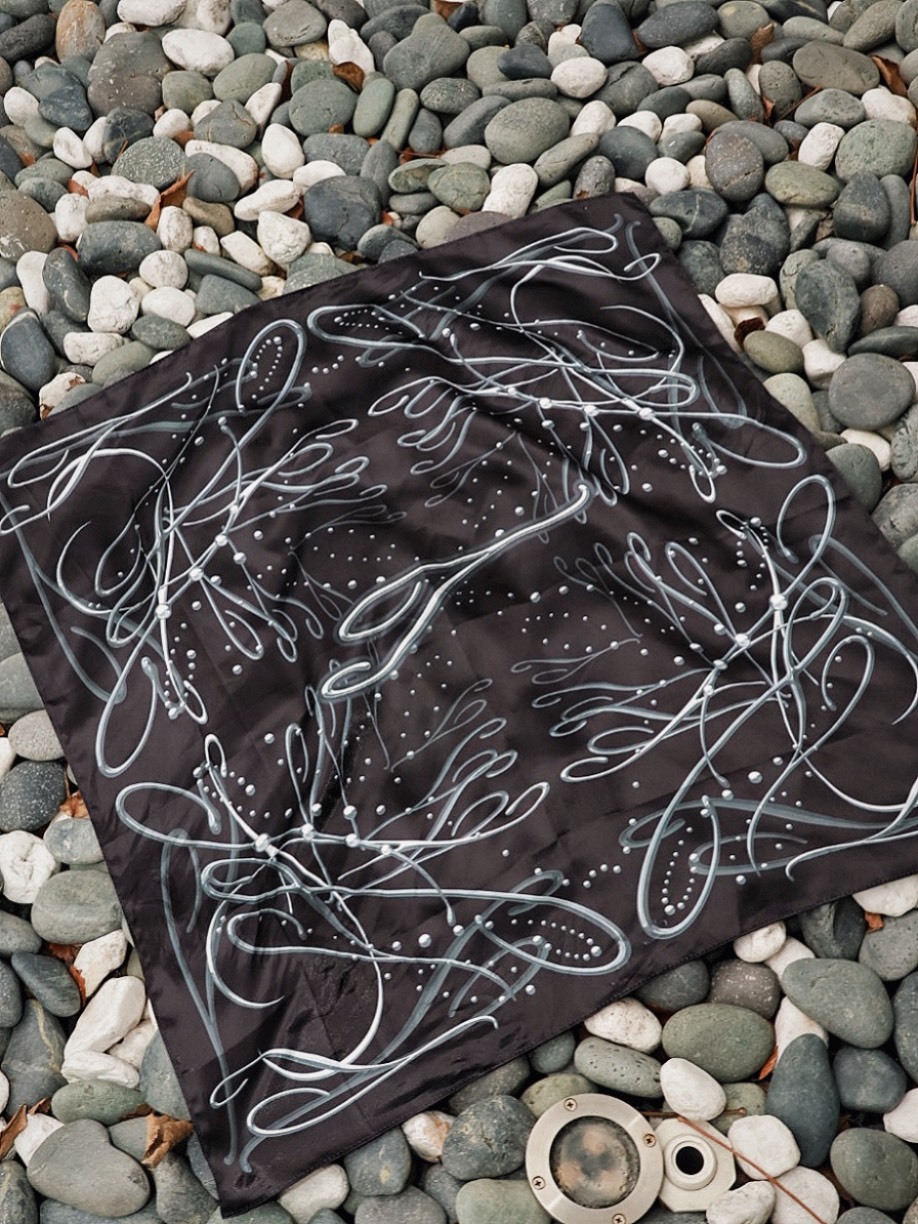 TASTEFUL MADE -⛓️Trace of Fluid (液軌) 涼感 緞面 70*70 頭巾 方巾 配件