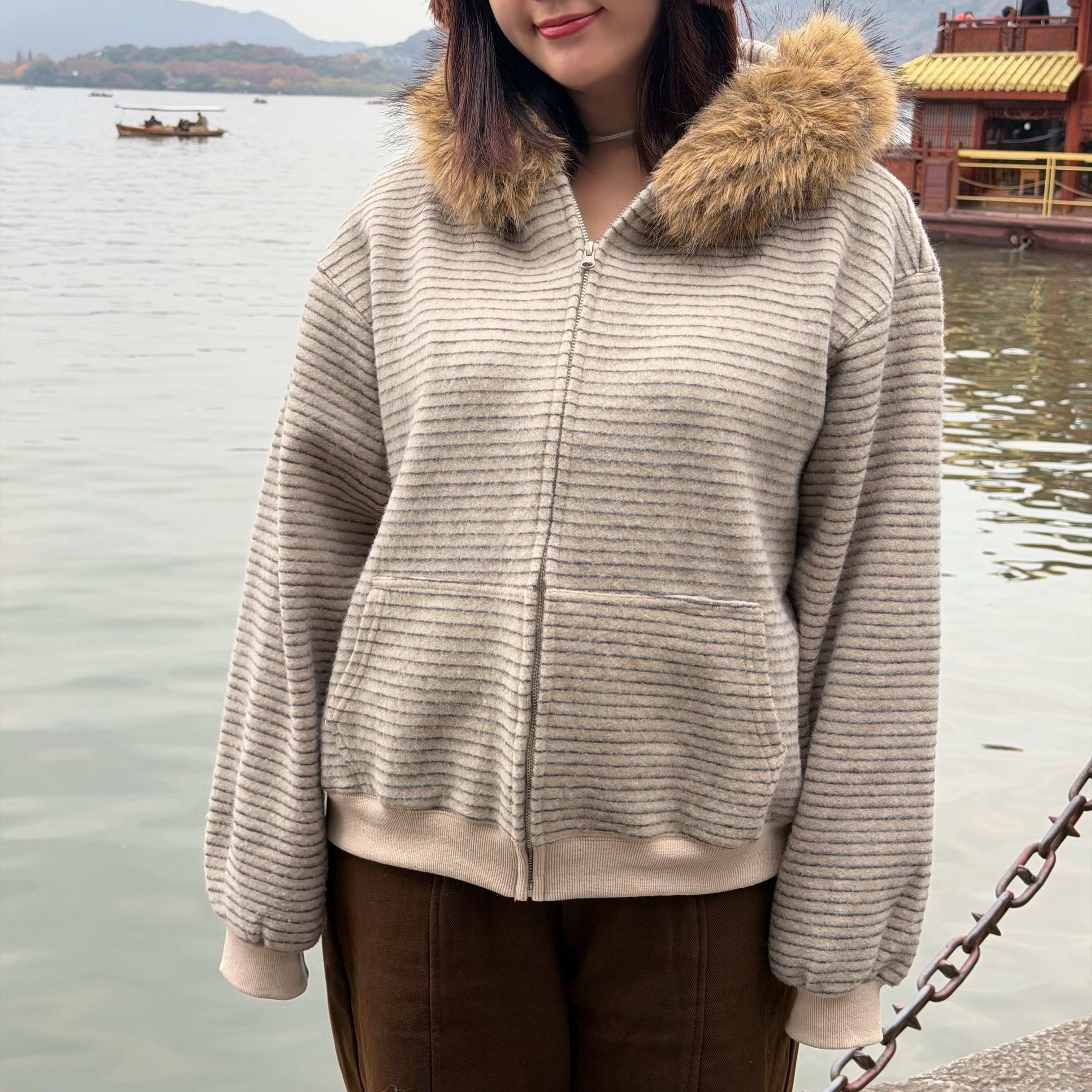 A8 奶霜條紋 毛毛連帽外套