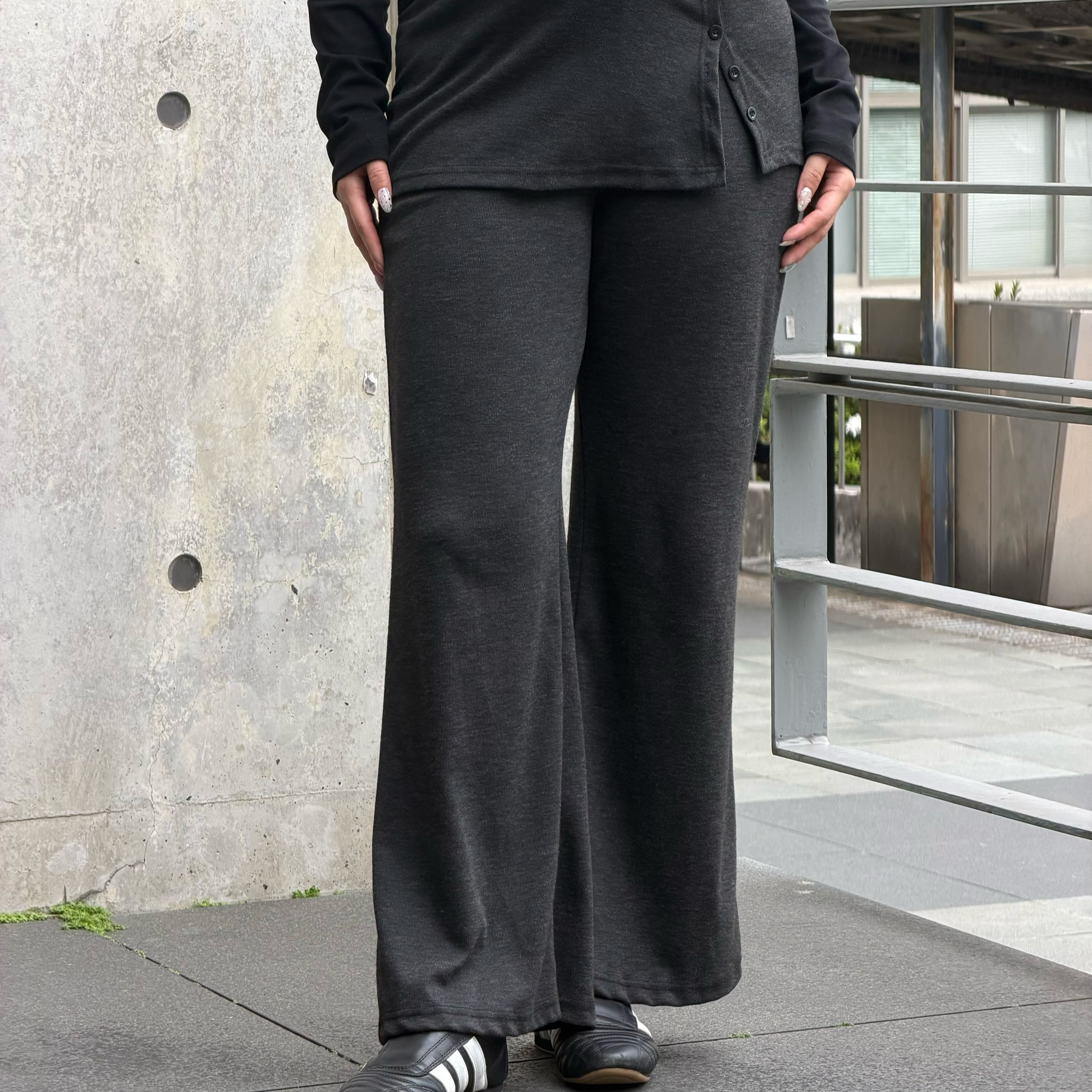 闆娘推薦👍🏻B1假胯寬不見！彈彈兩件式喇叭褲