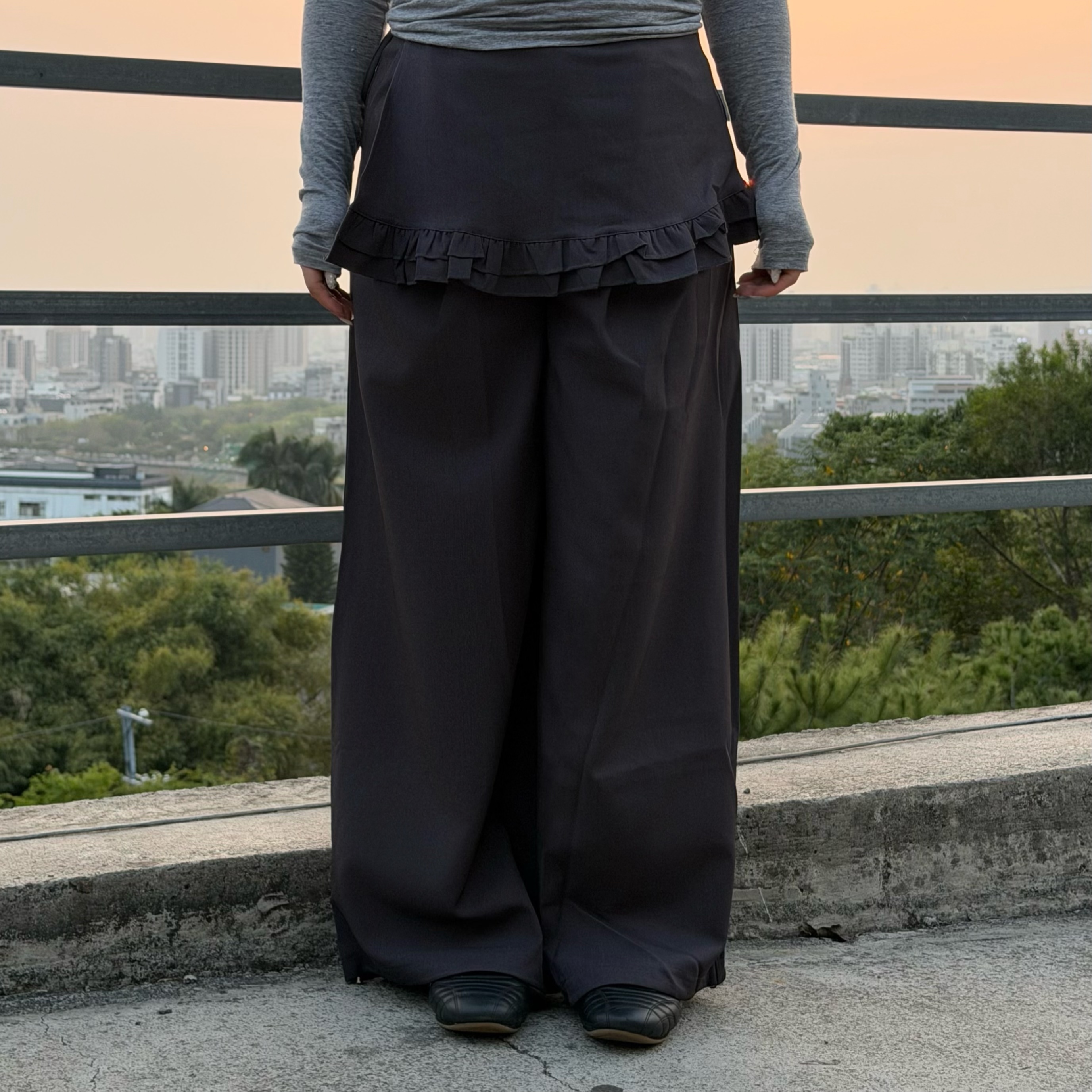 B3韓系必備🫶🏻木耳邊屁簾西褲（黑/灰）