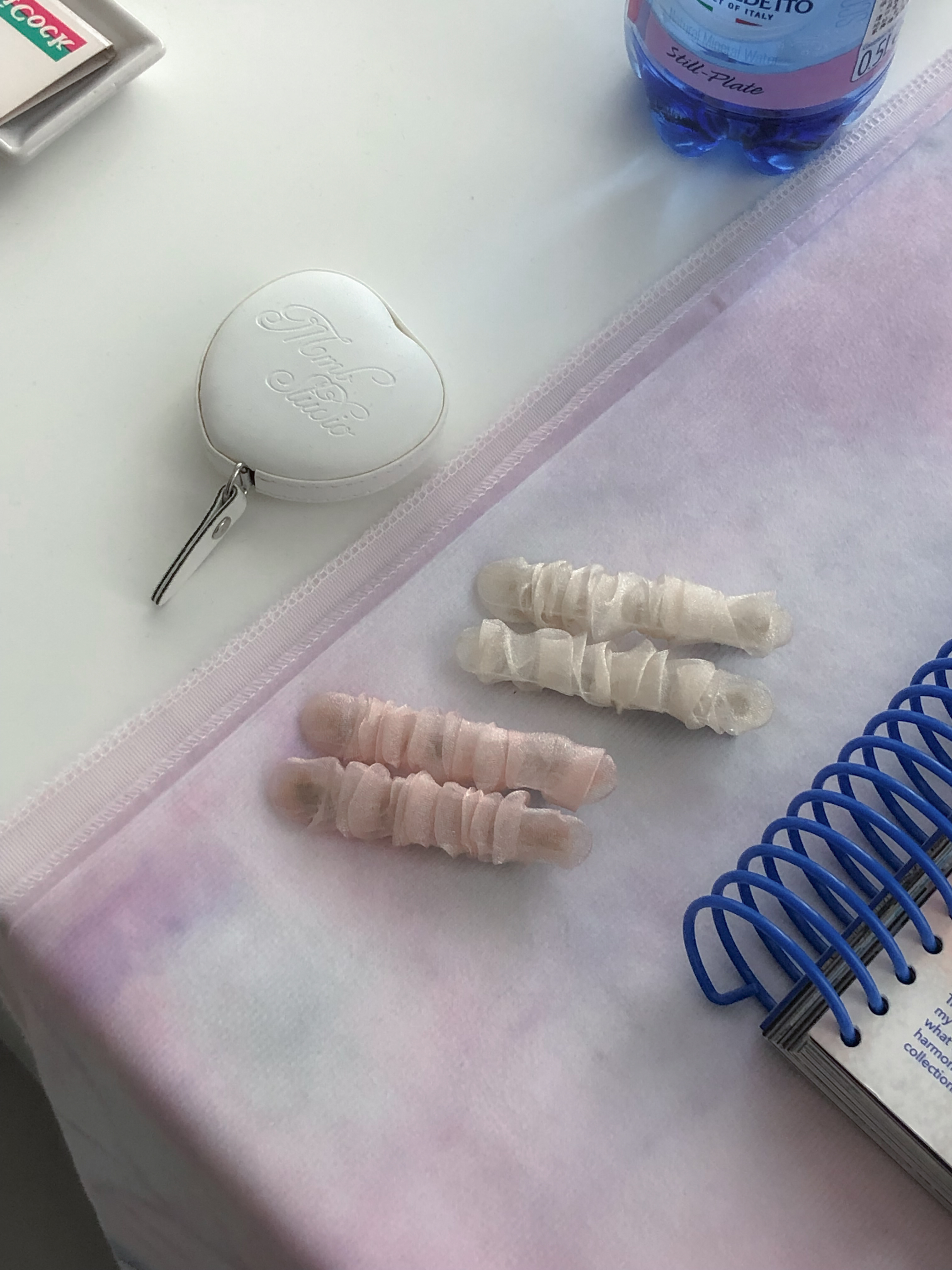 奶杏柔紗皺皺髮夾