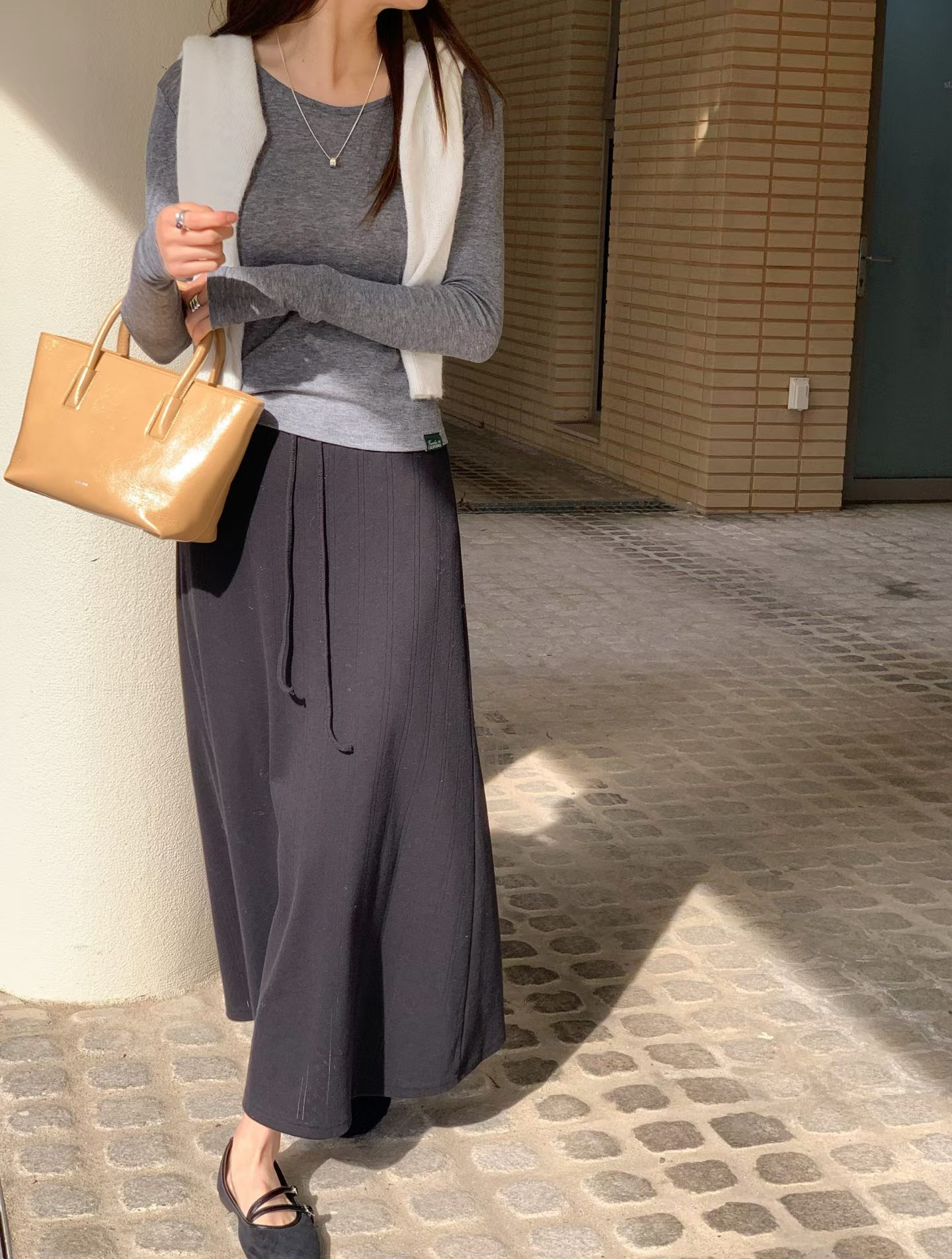 暗直紋半長裙(黑色)