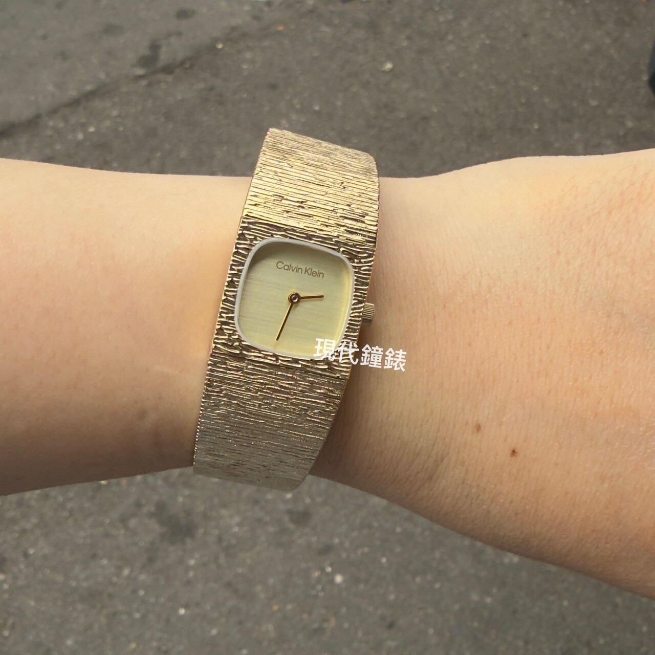 【CALVIN KLEIN】 Calvin Klein 髮絲紋精緻女錶CK25100178 20mm 現代鐘錶