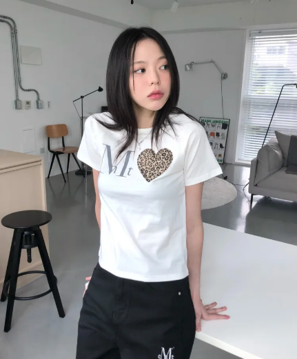 韓國🇰🇷連線 MUCENT 豹紋心型標誌短袖T恤 豹紋 愛心 印花 短版 短袖 T恤 2色(任買兩件7-11免運)/預購