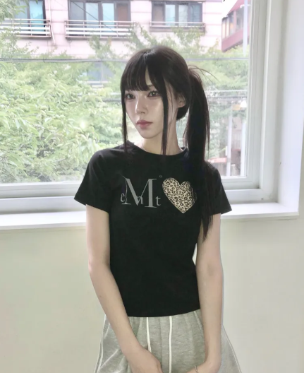 韓國🇰🇷連線 MUCENT 豹紋心型標誌短袖T恤 豹紋 愛心 印花 短版 短袖 T恤 2色(任買兩件7-11免運)/預購