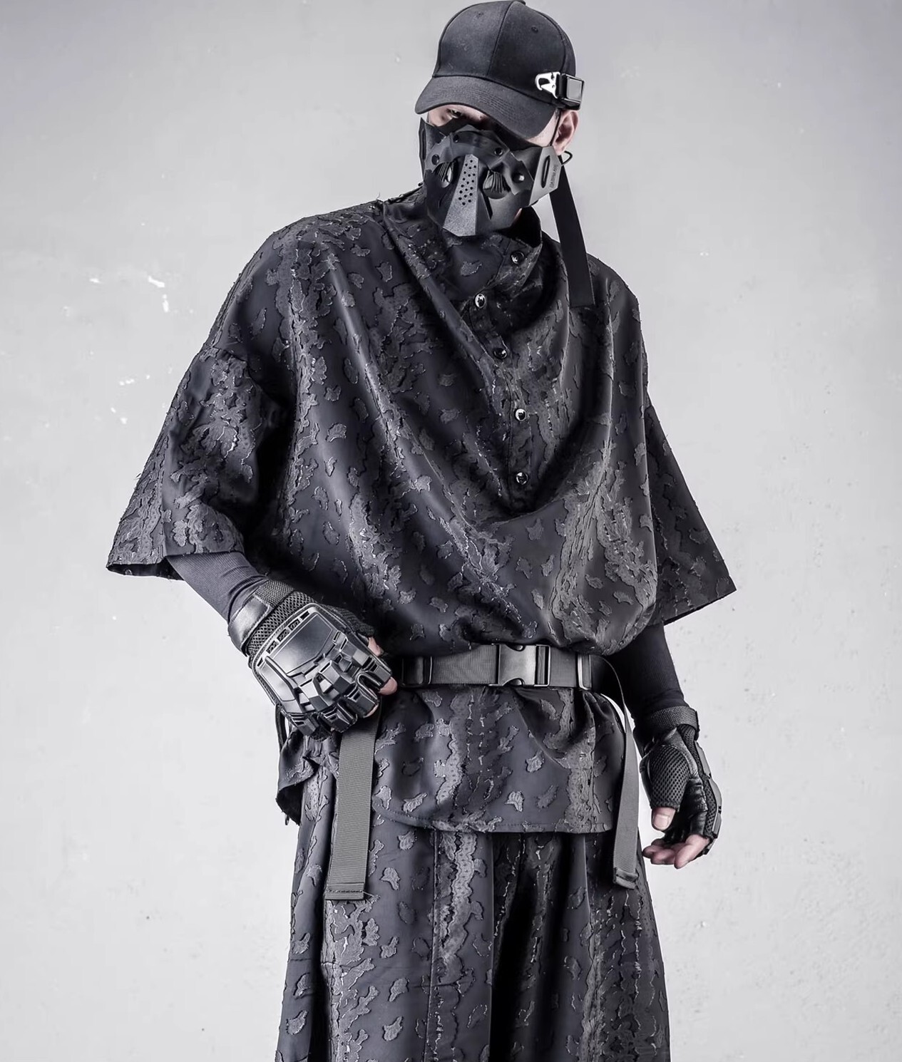 𝙏𝙀𝘾𝙃𝙒𝙀𝘼𝙍 高領暗黑肌理提花半袖