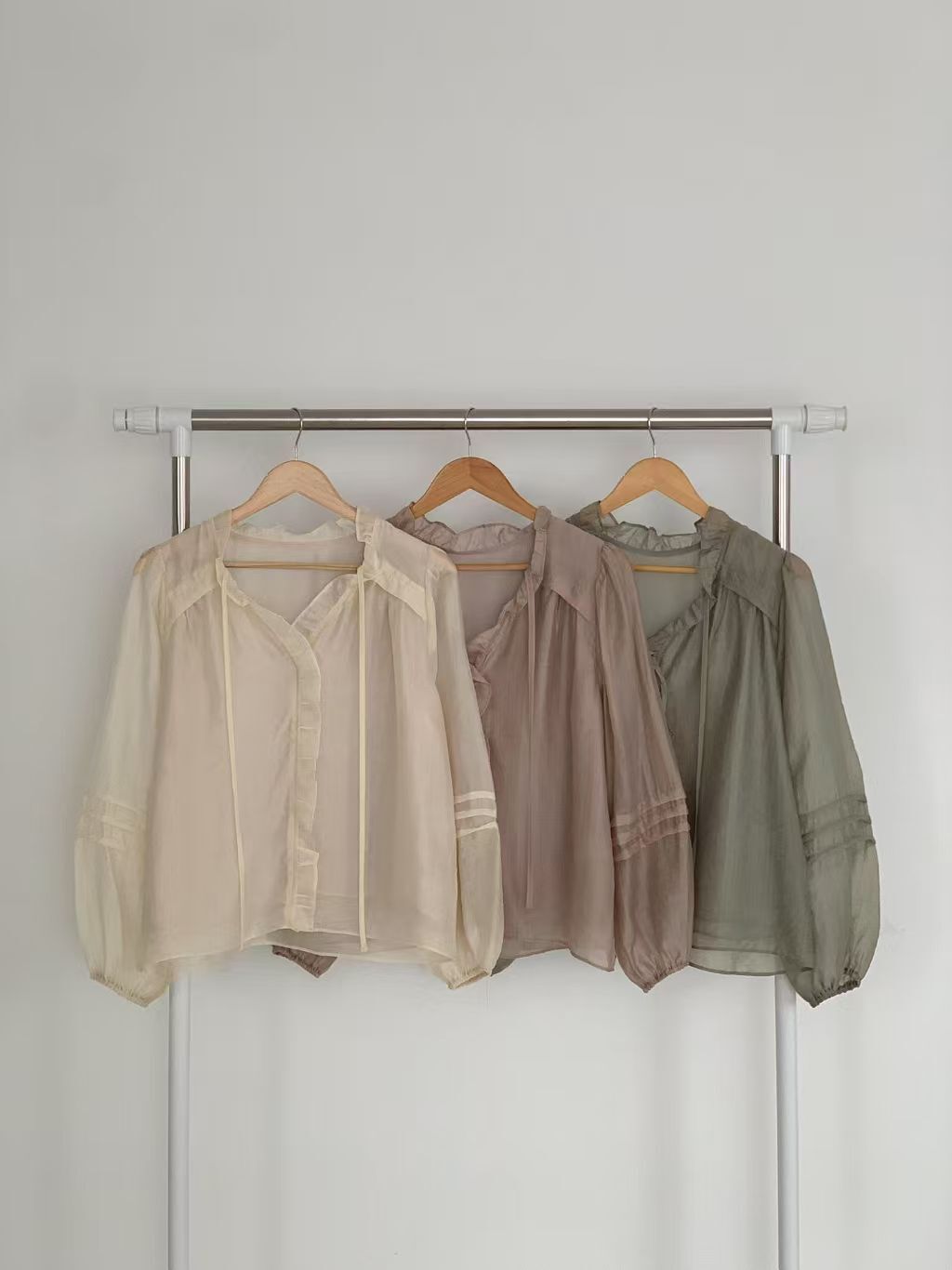 GI6023 木耳邊蝴蝶綁帶透膚罩衫