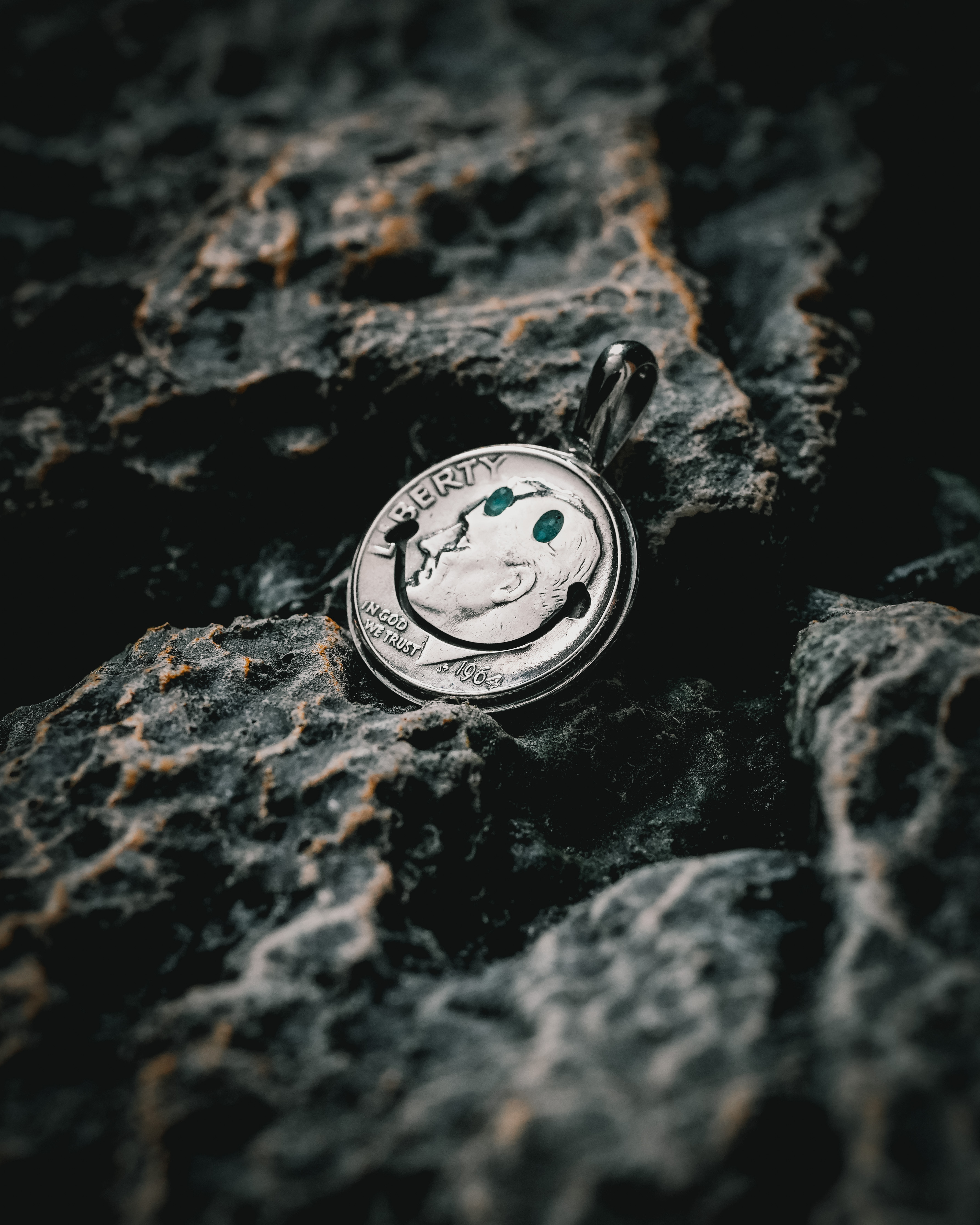 North Works TQ 松石眼銀幣笑臉吊墜 N-009