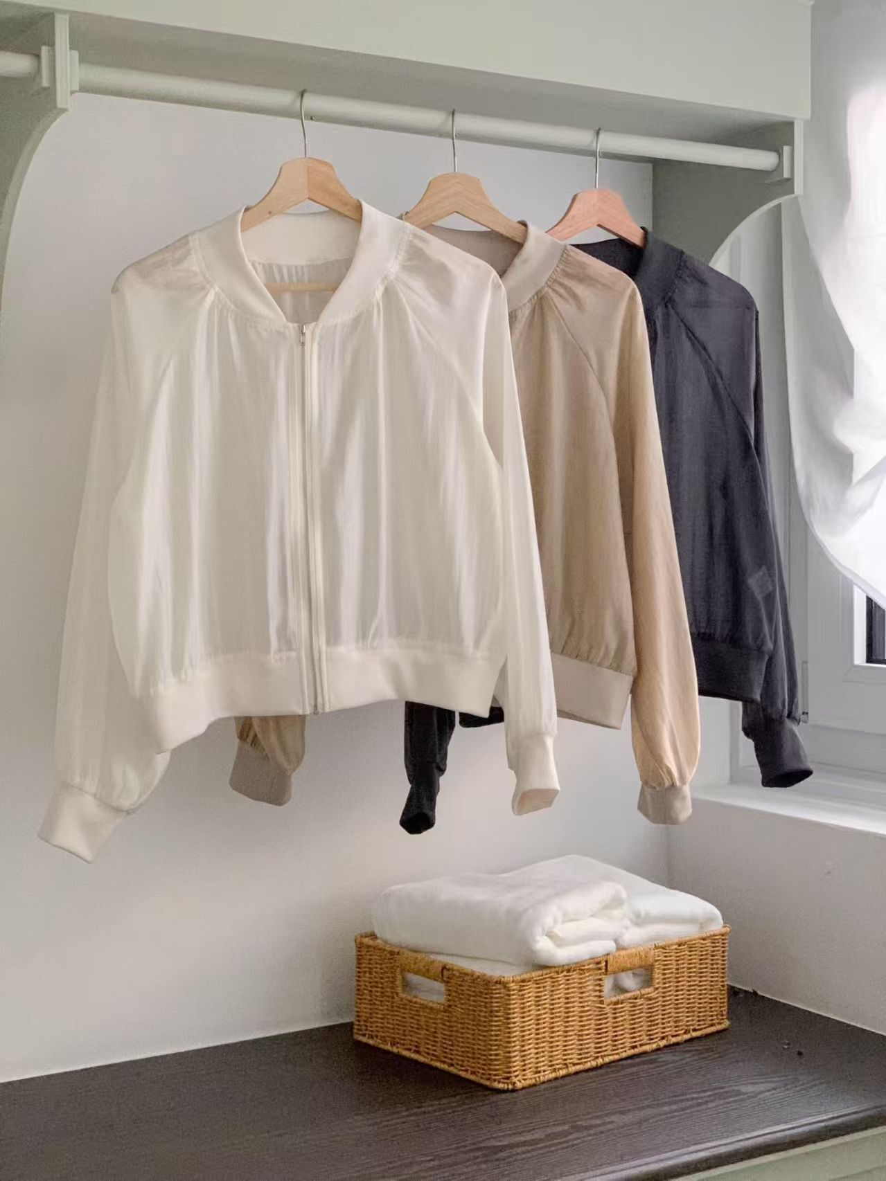 GI6030 短版拉鏈透氣薄外套