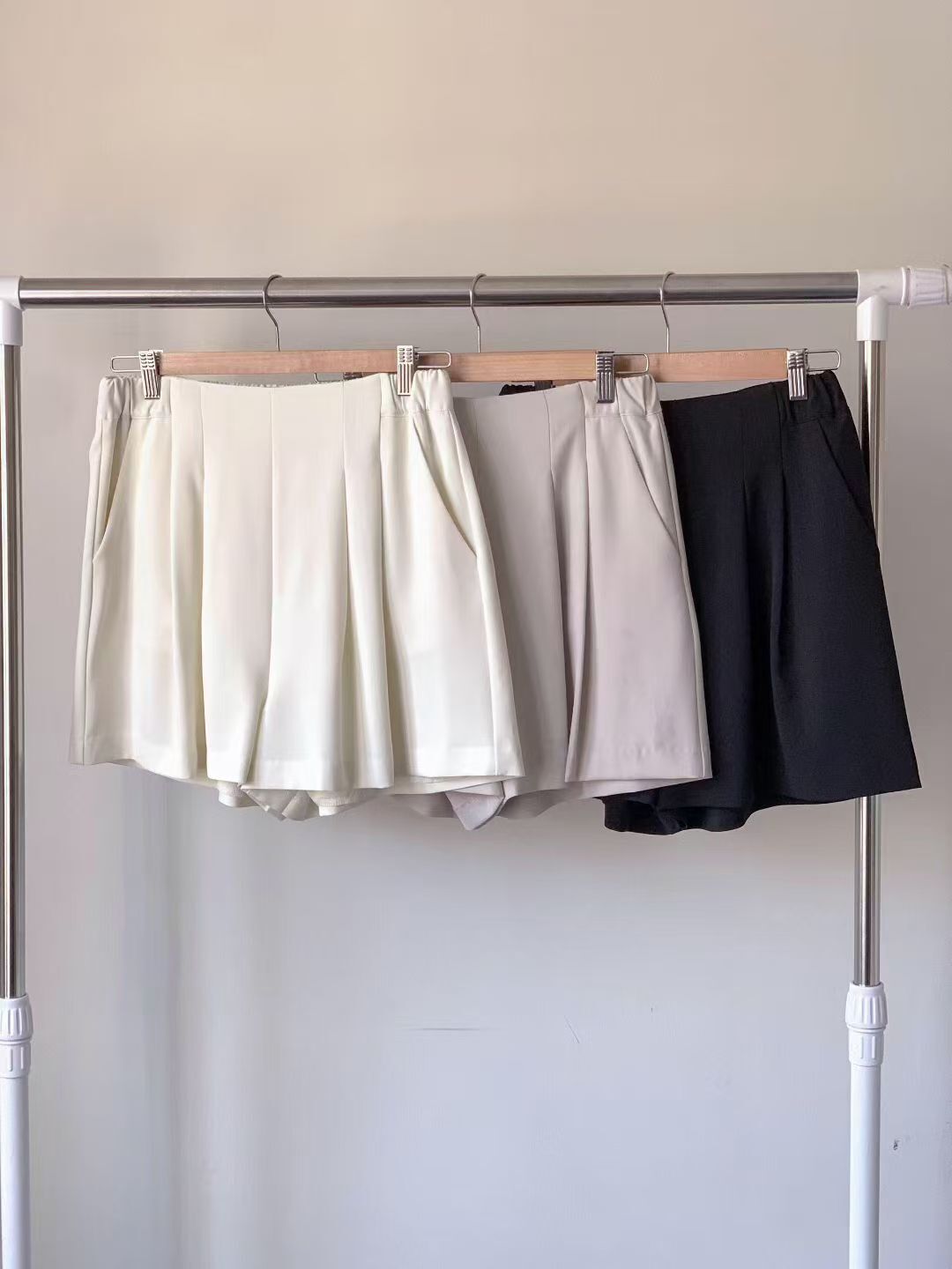 GI6033 後橡筋壓百褶西裝短褲