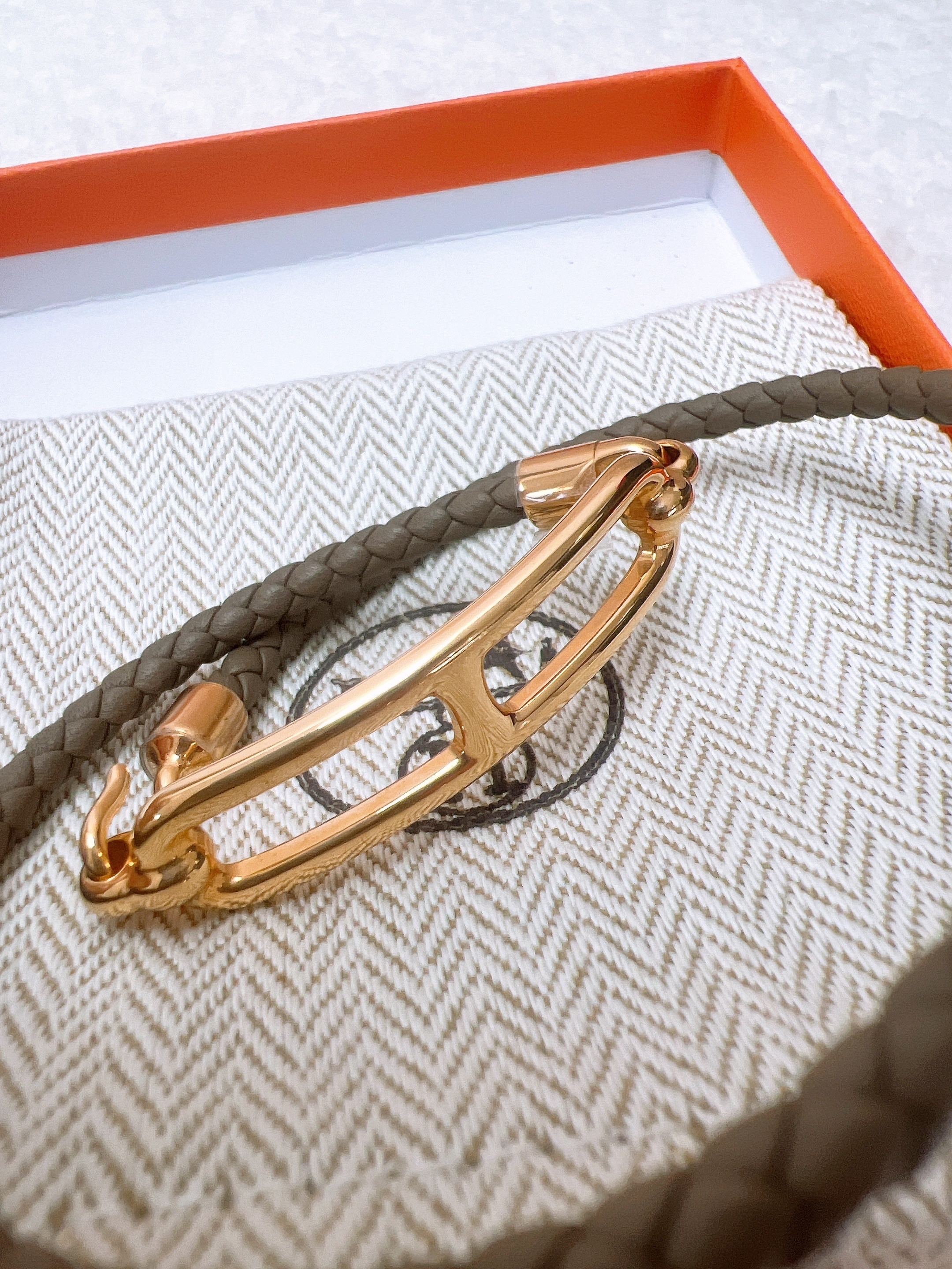 (size T1) Hermes roulis double tour bracelet (etoupe/ RGHW)