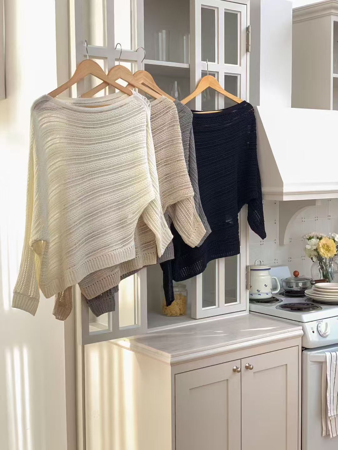 GI6036 鏤空織紋小露肩上衣