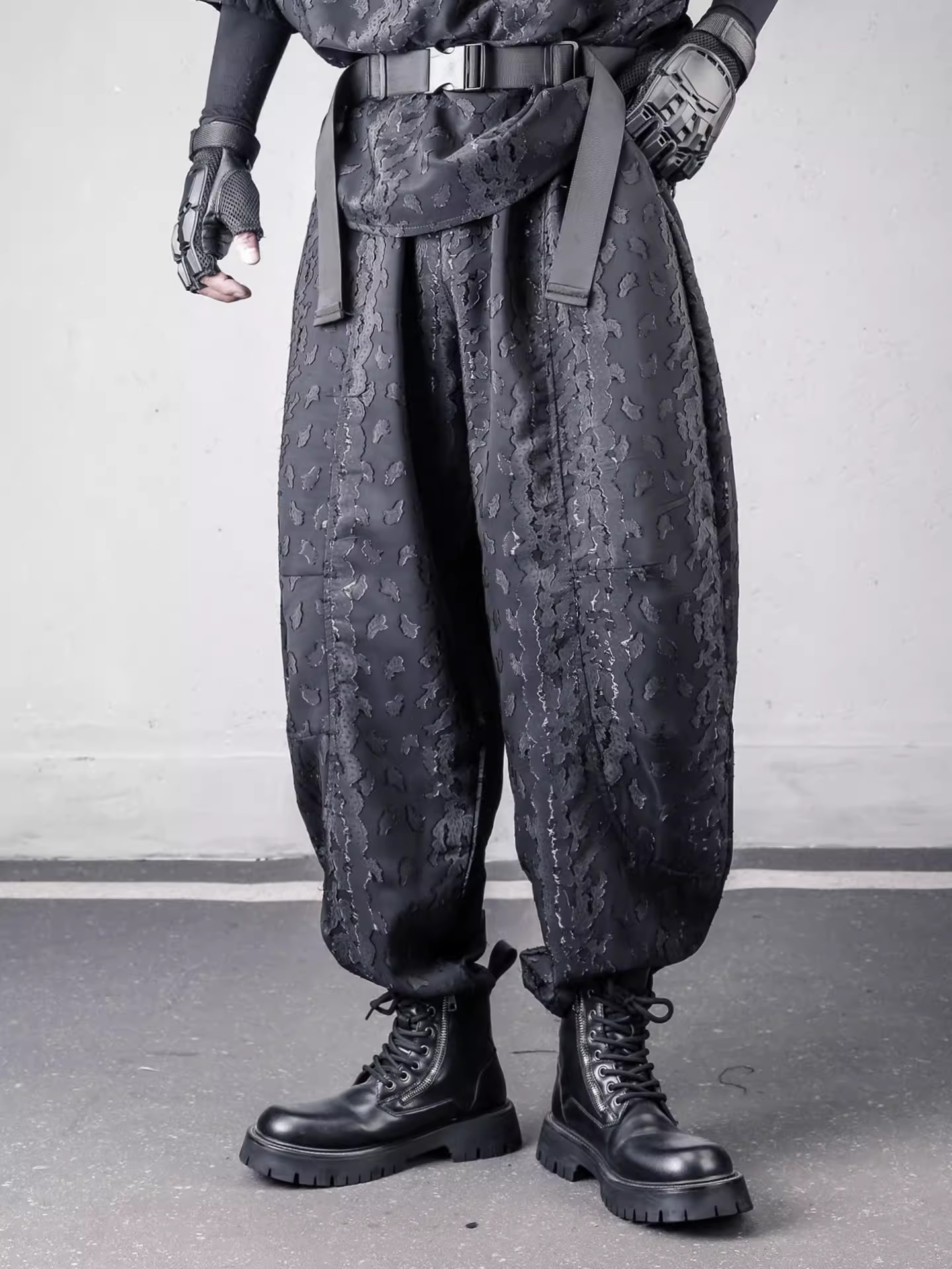 𝙏𝙀𝘾𝙃𝙒𝙀𝘼𝙍 山本暗黑肌理提花哈倫九分褲