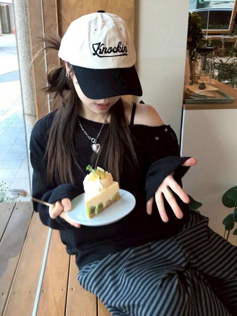 (韓國獨家特價)按扣造型針織衫