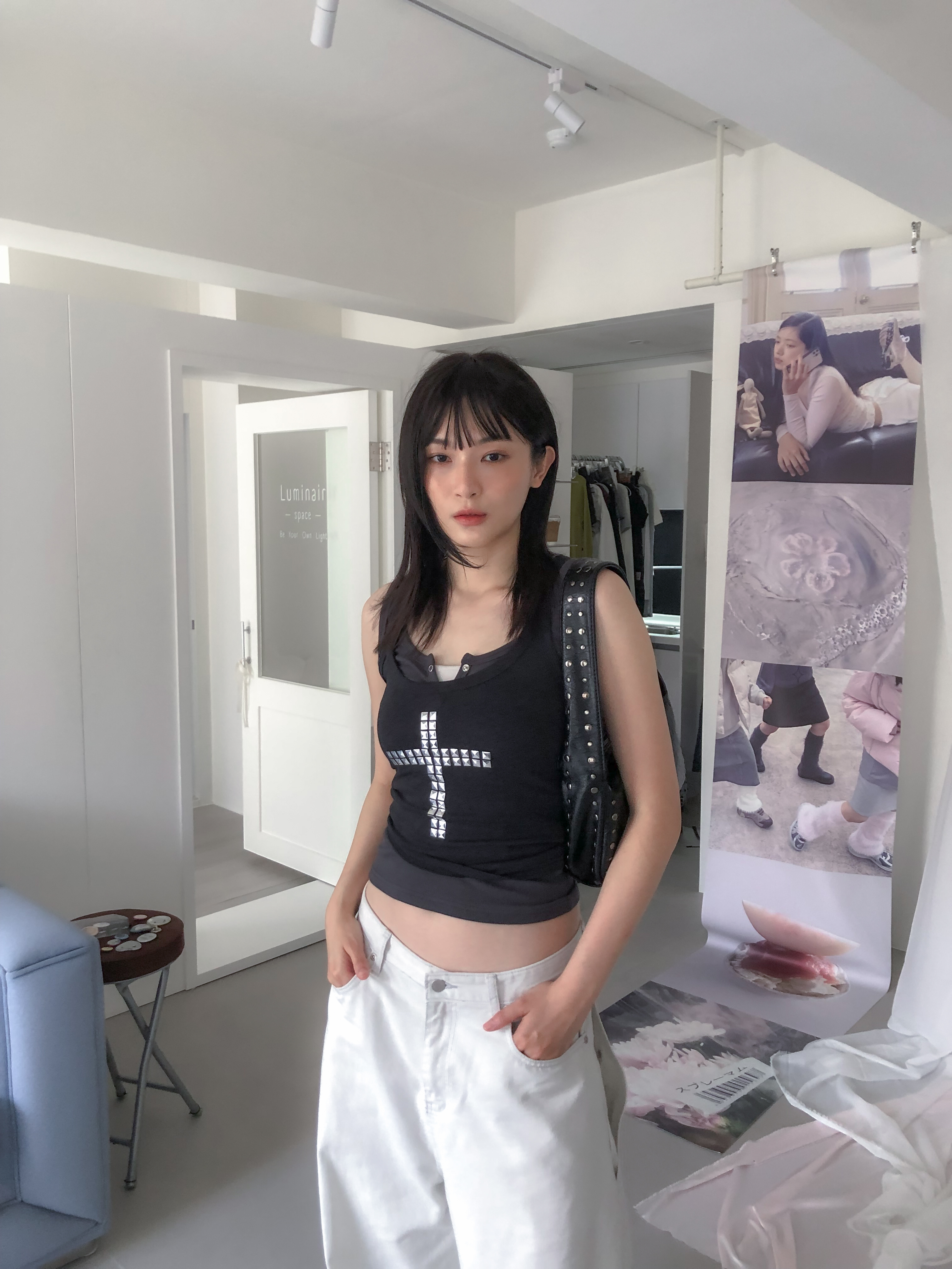 鉚釘弧形肩背包