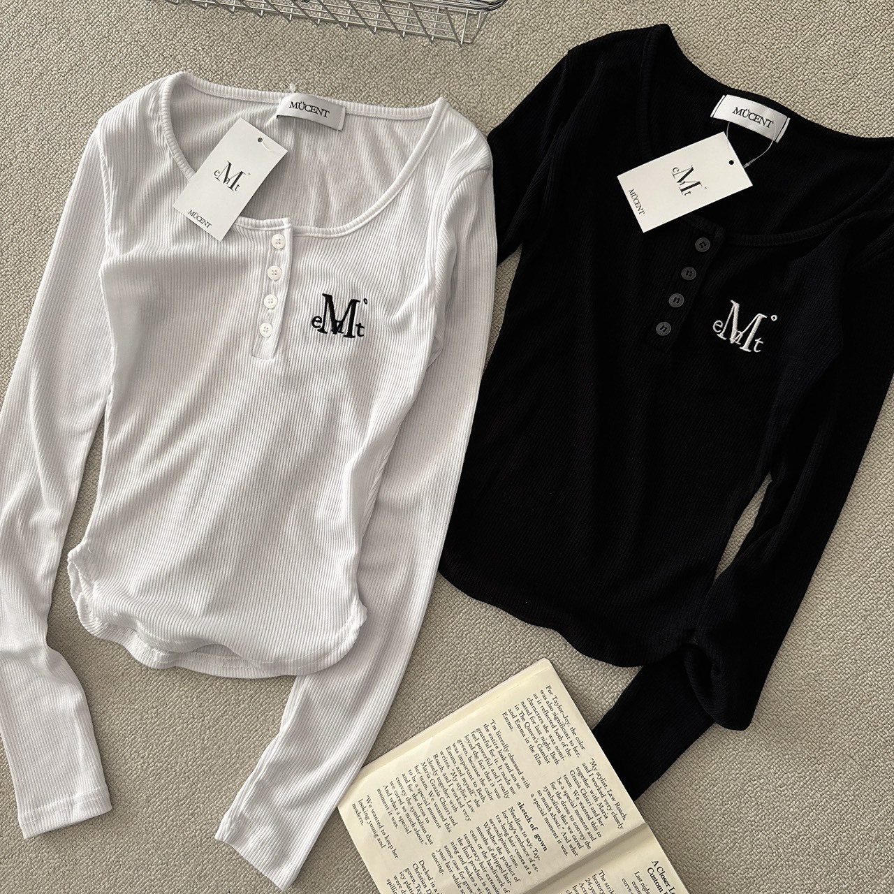 （現貨）韓牌 MUCENT ANIV U領 修身 長袖 P0000BLL