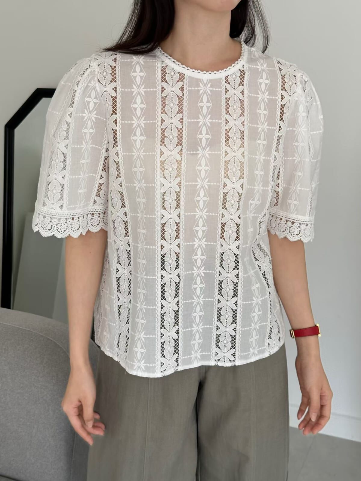 OG6001 清新鏤空花紋泡泡袖上衣