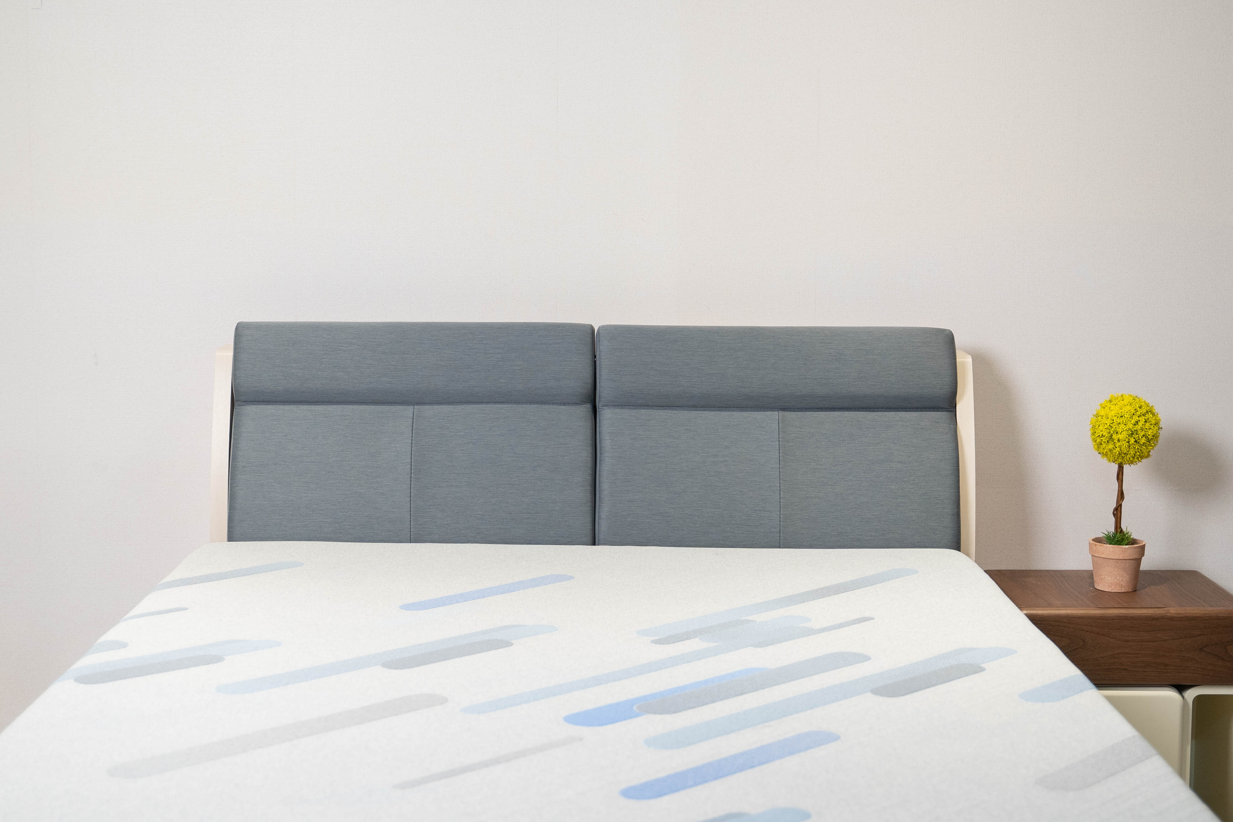 水雲間 床頭箱(收納 × 充電 × 舒適靠感)