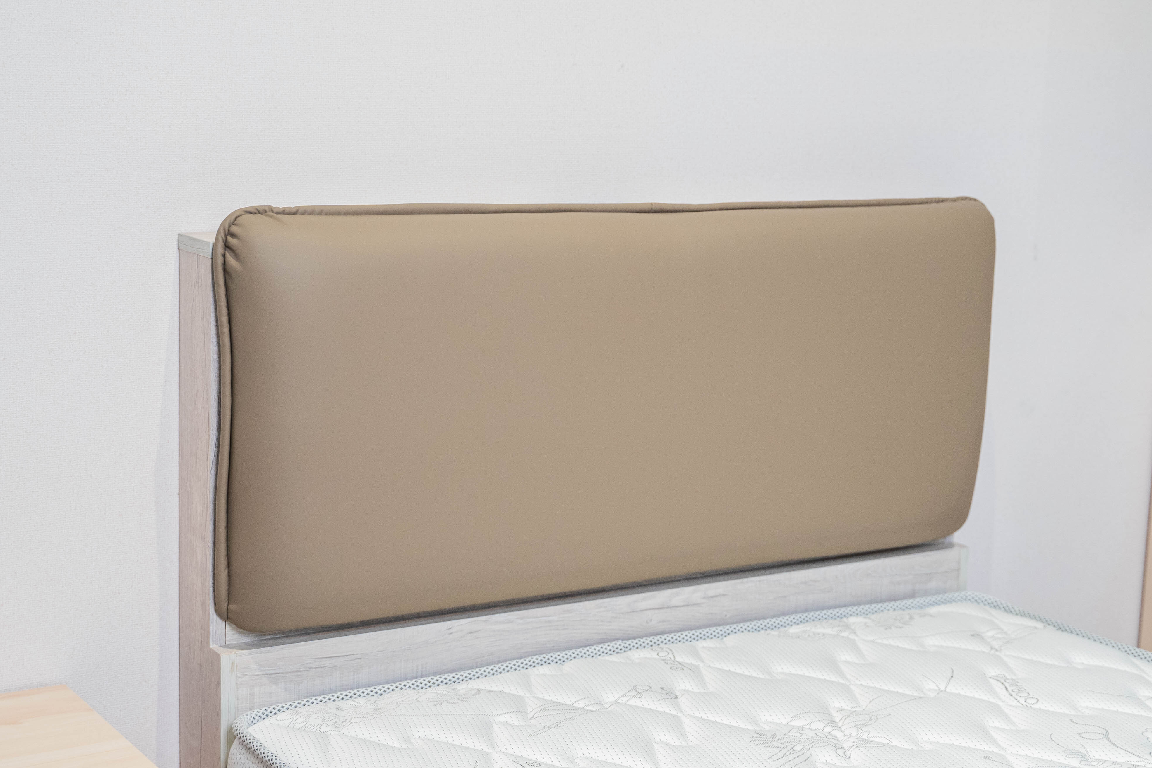 星光床頭箱(收納 × 充電 × 舒適靠感)