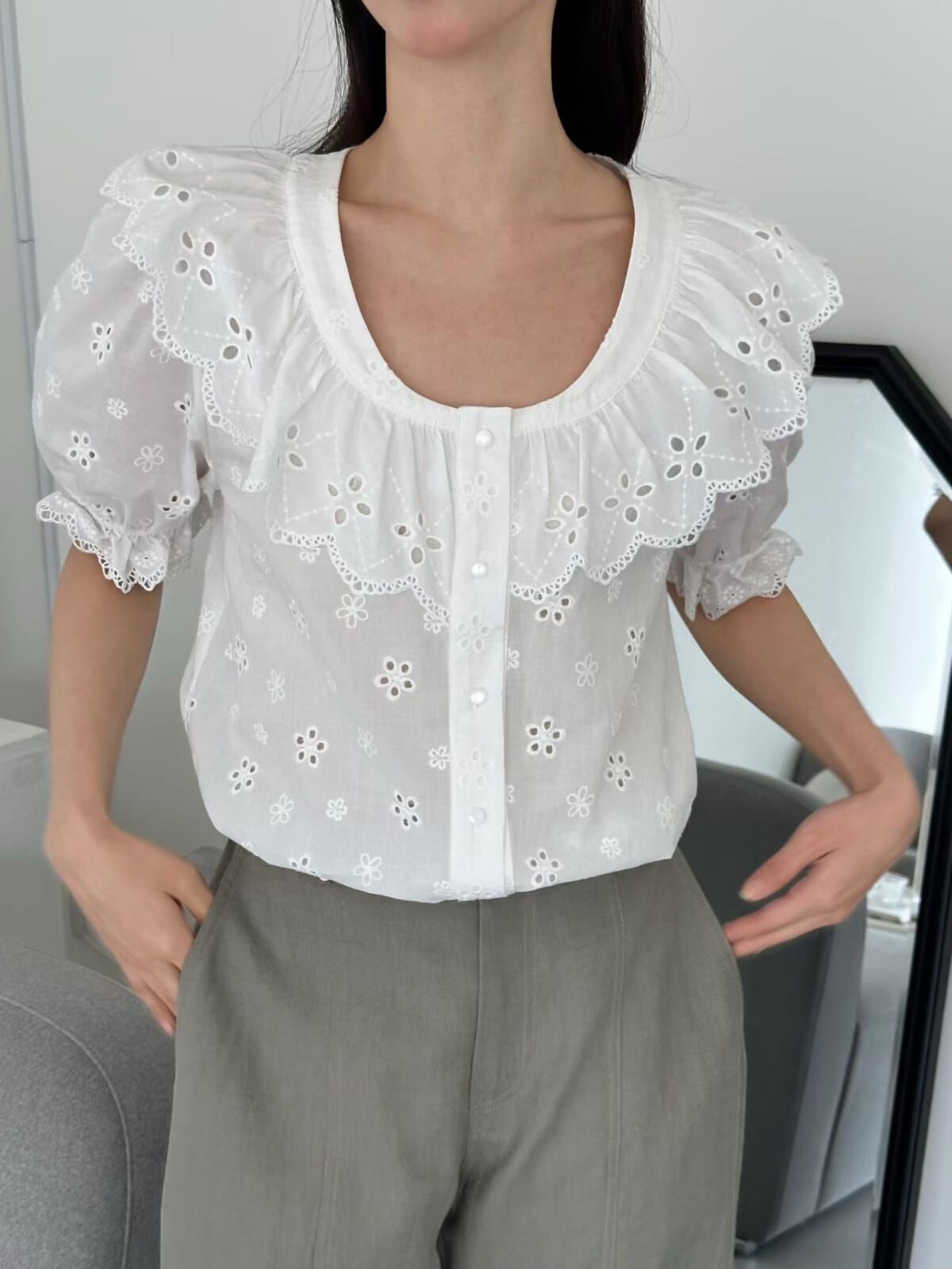 OG6017 荷葉鏤空翻領排扣上衣