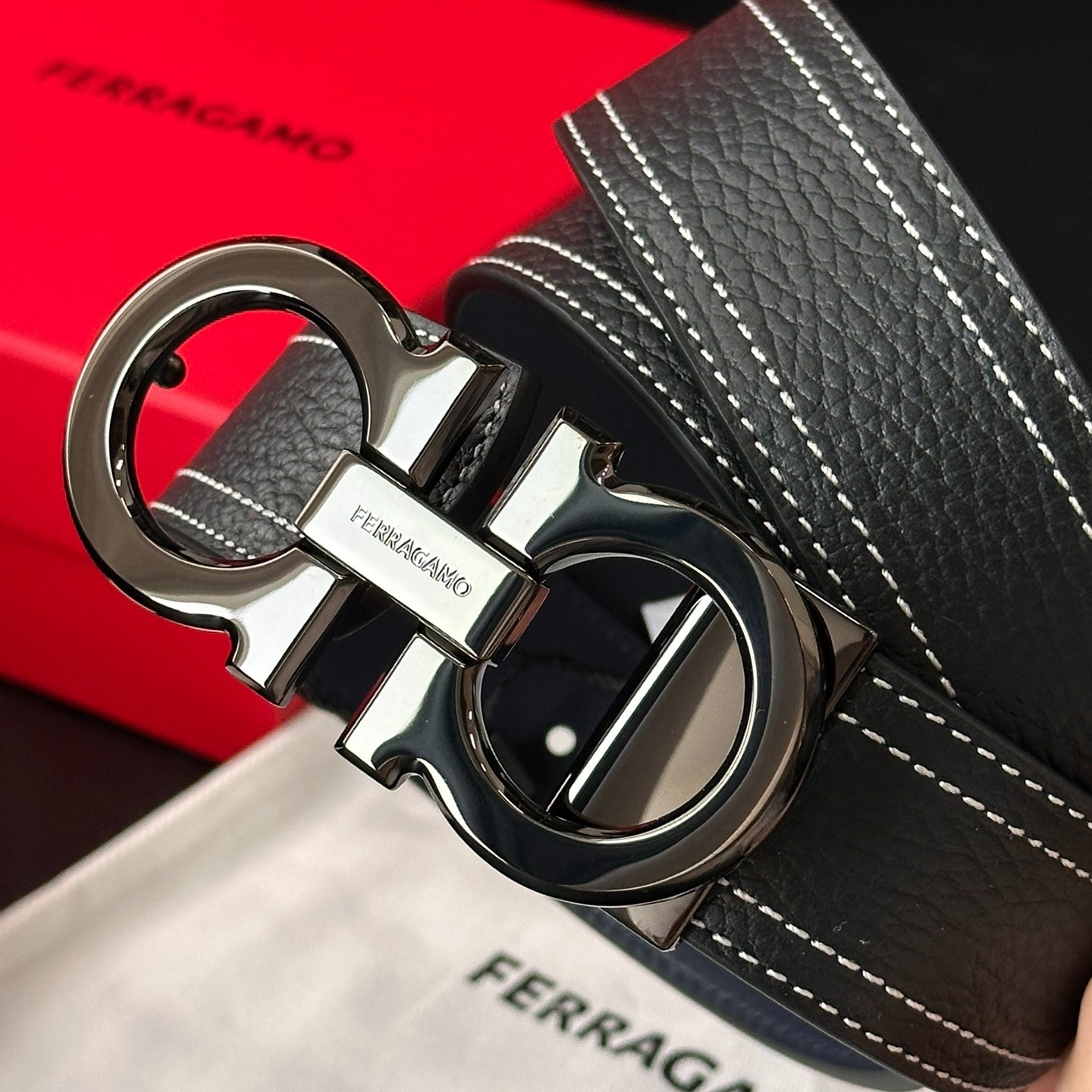 Ferragamo新款Gancini皮帶