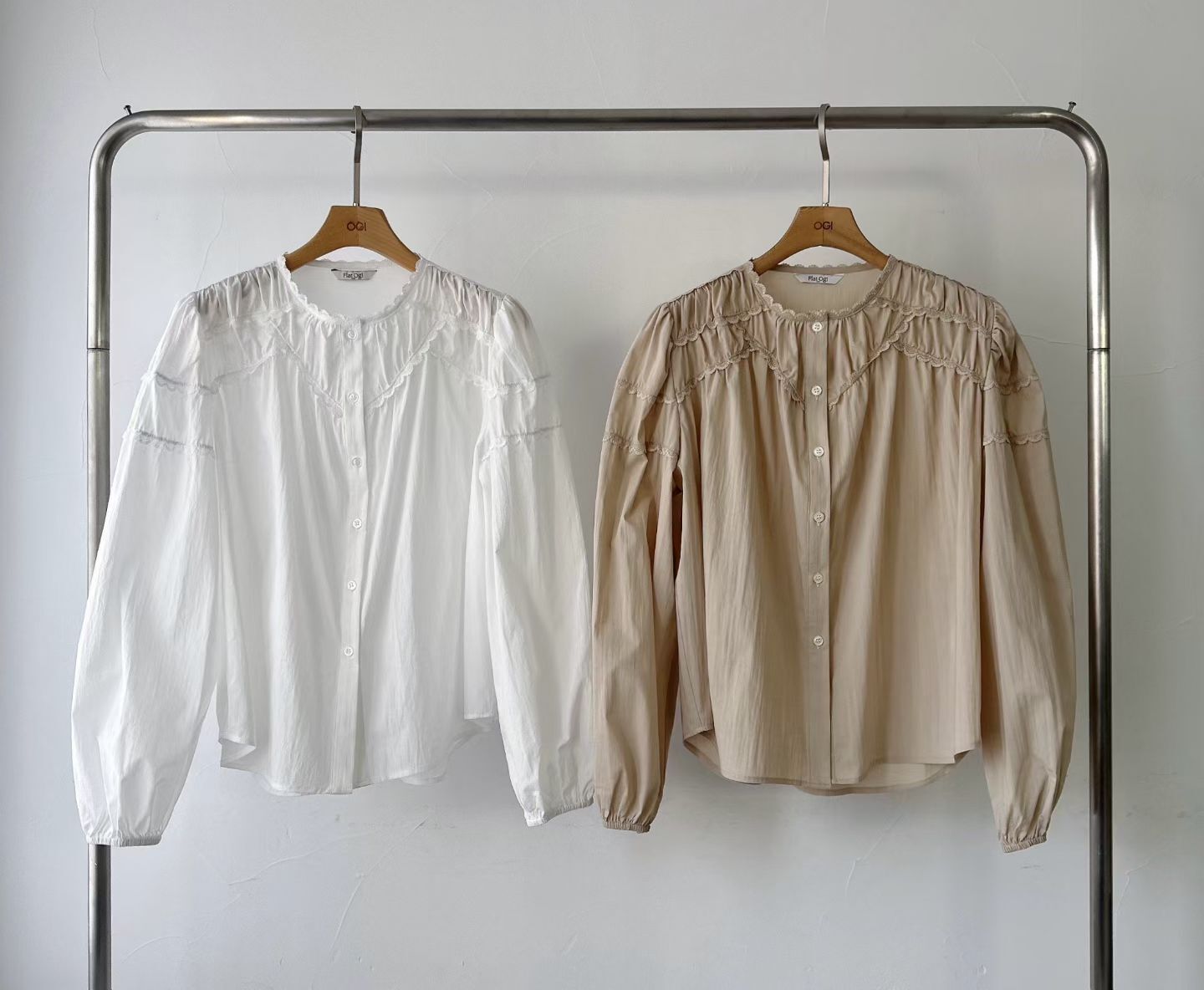 OG6031 宮廷花邊皺皺排扣上衣