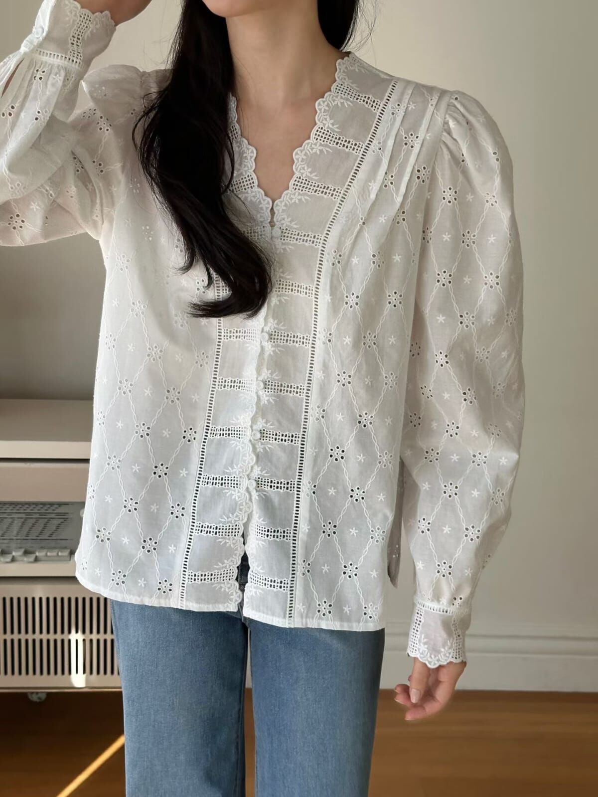 OG6035 花邊V領鏤空排扣上衣