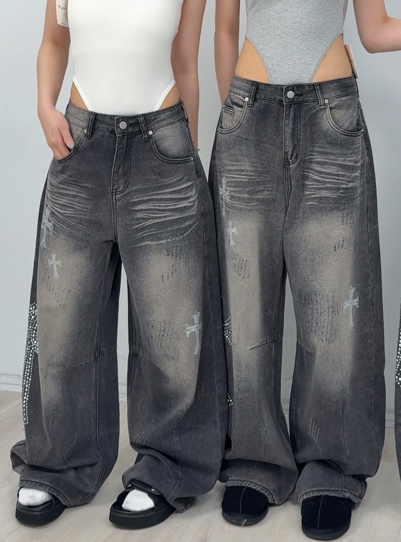 B26刷破水洗十字牛仔微彎刀褲